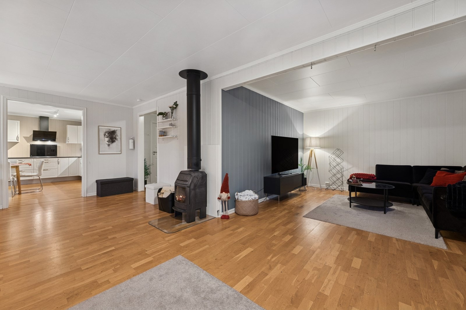 Fra stuen er det videre adkomst til kjøkkenet. Galleribilde