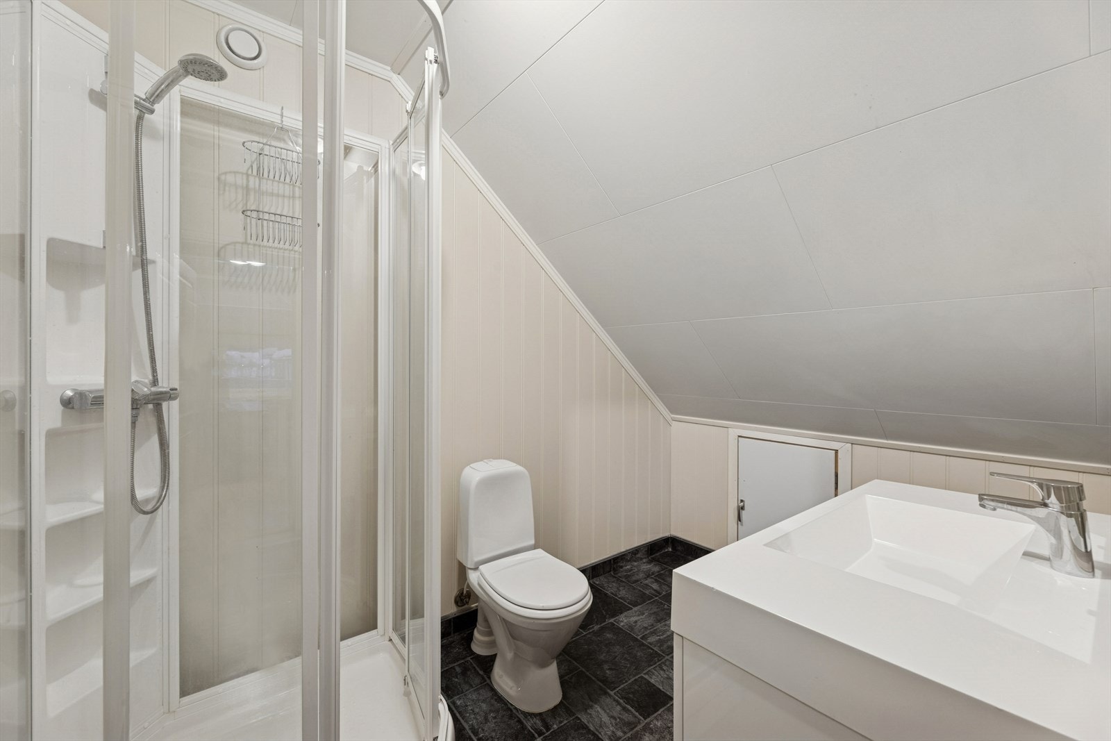 Badet har mekanisk avtrekk for effektiv ventilasjon. Galleribilde