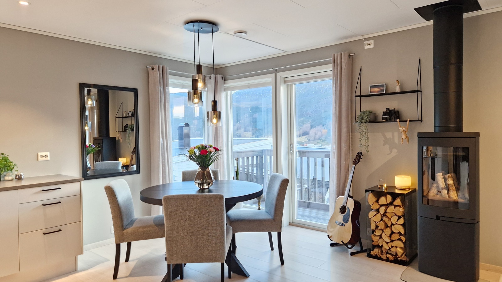 Hovedetasje - åpen stue/kjøkken Galleribilde