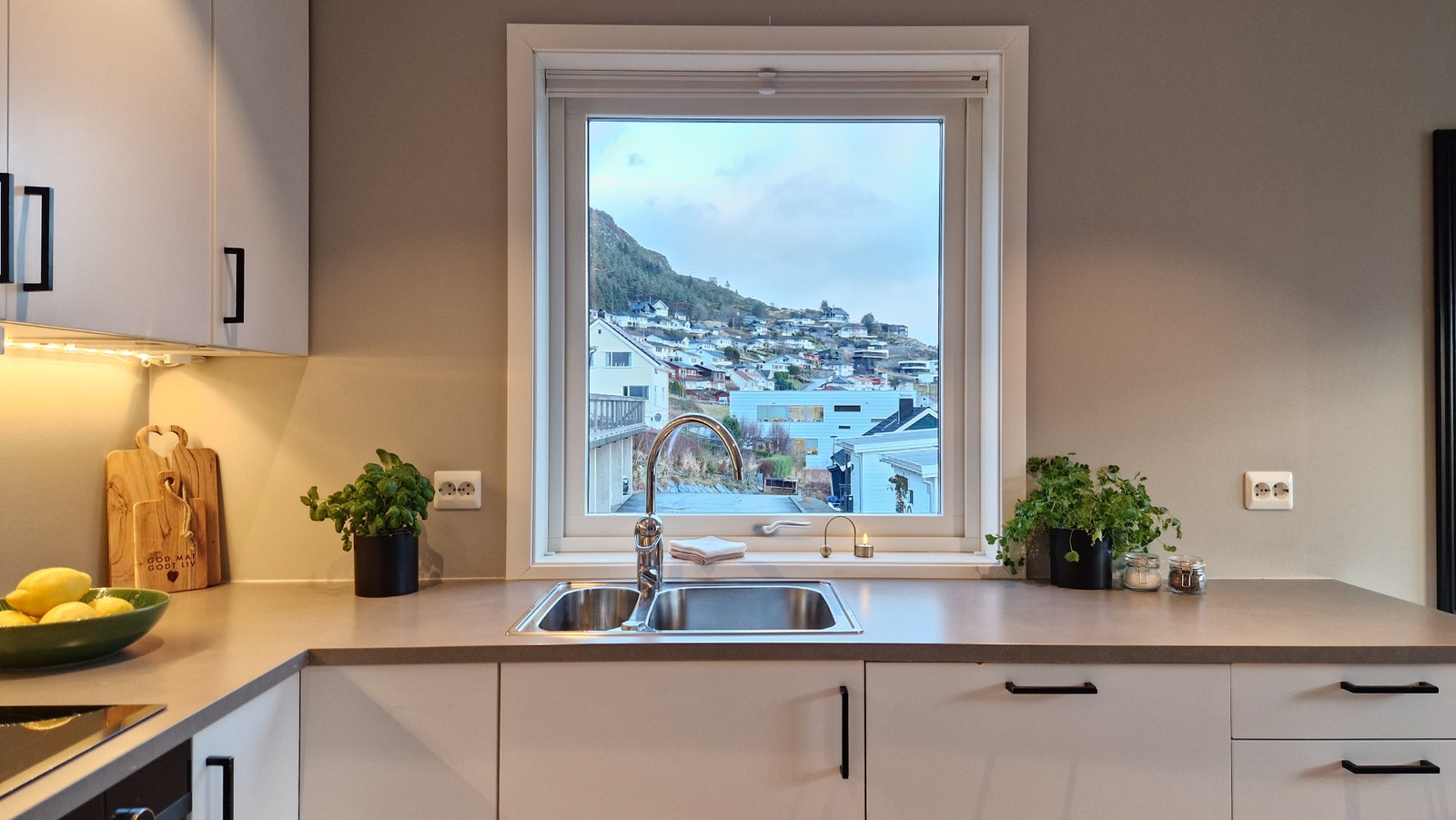 Hovedetasje - åpen stue/kjøkken Galleribilde