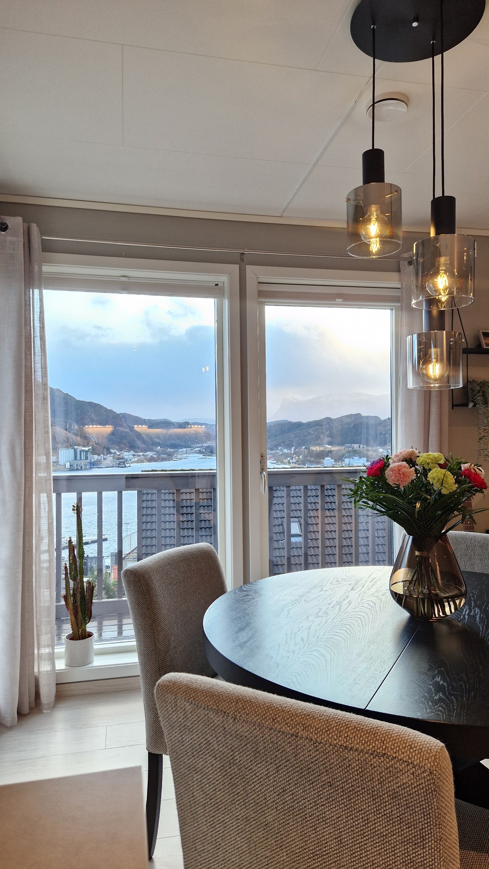 Hovedetasje - åpen stue/kjøkken Galleribilde