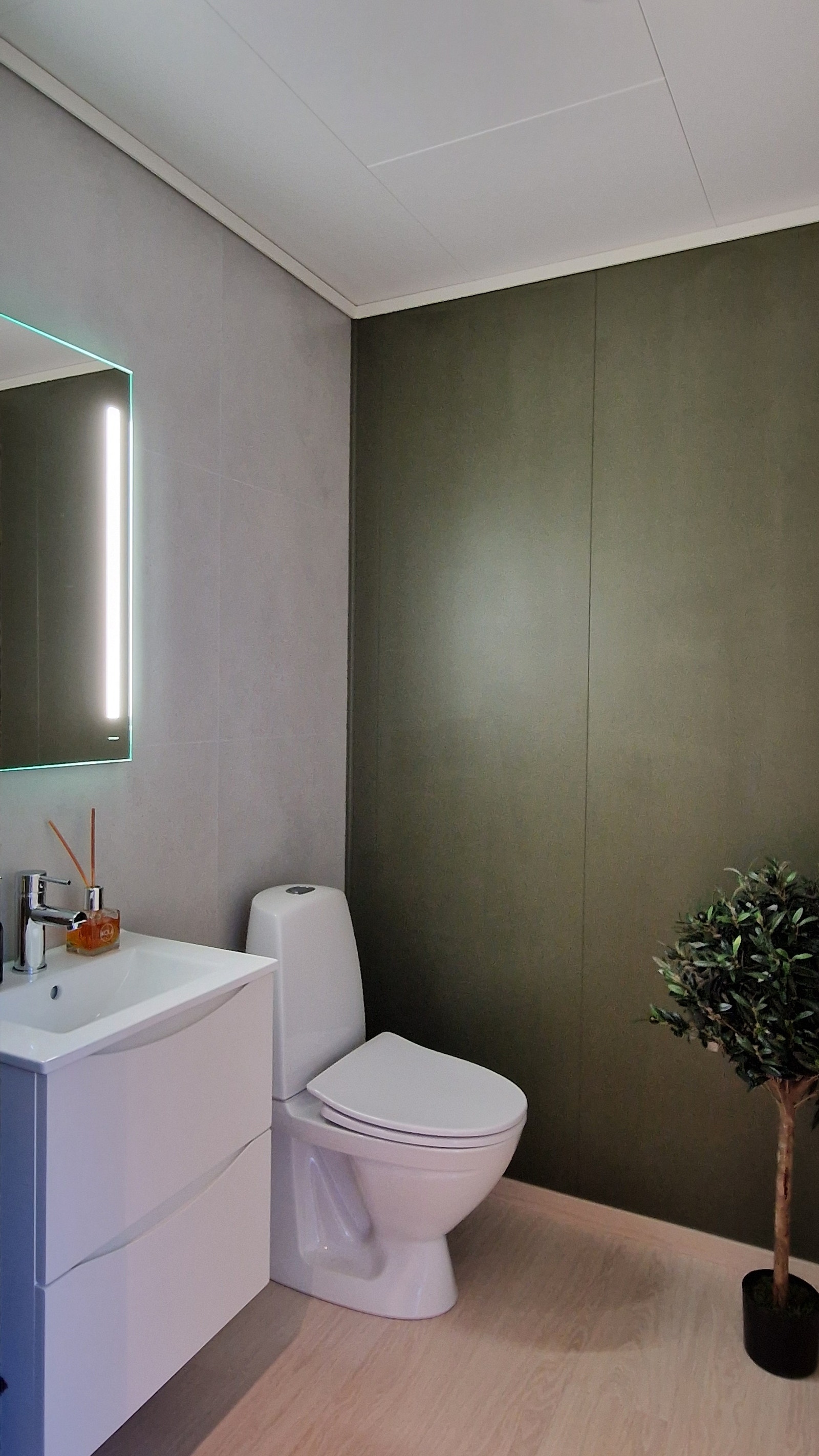 Hovedetasje - gjestetoalett Galleribilde