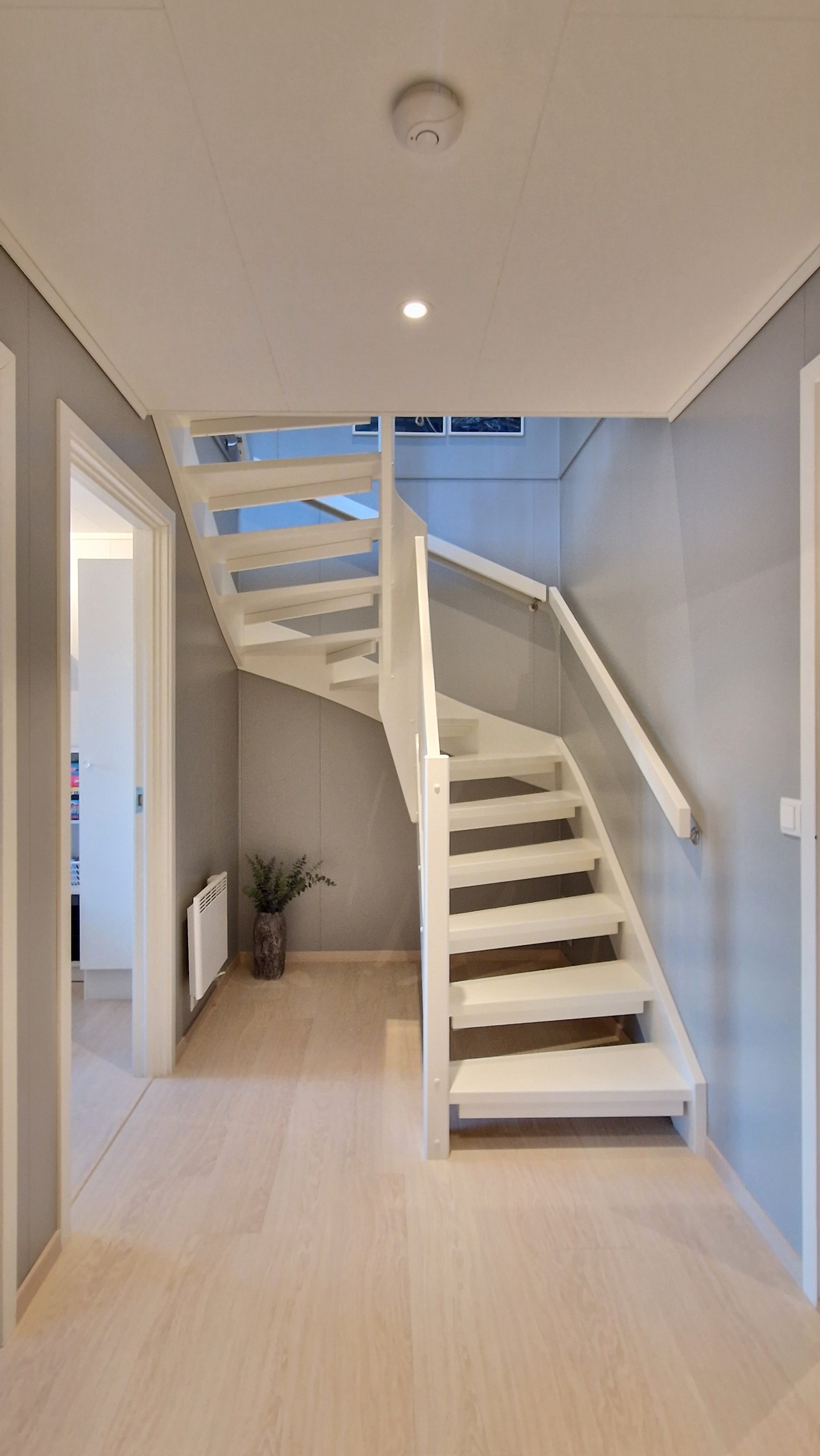 Underetasje - trapperom/gang Galleribilde