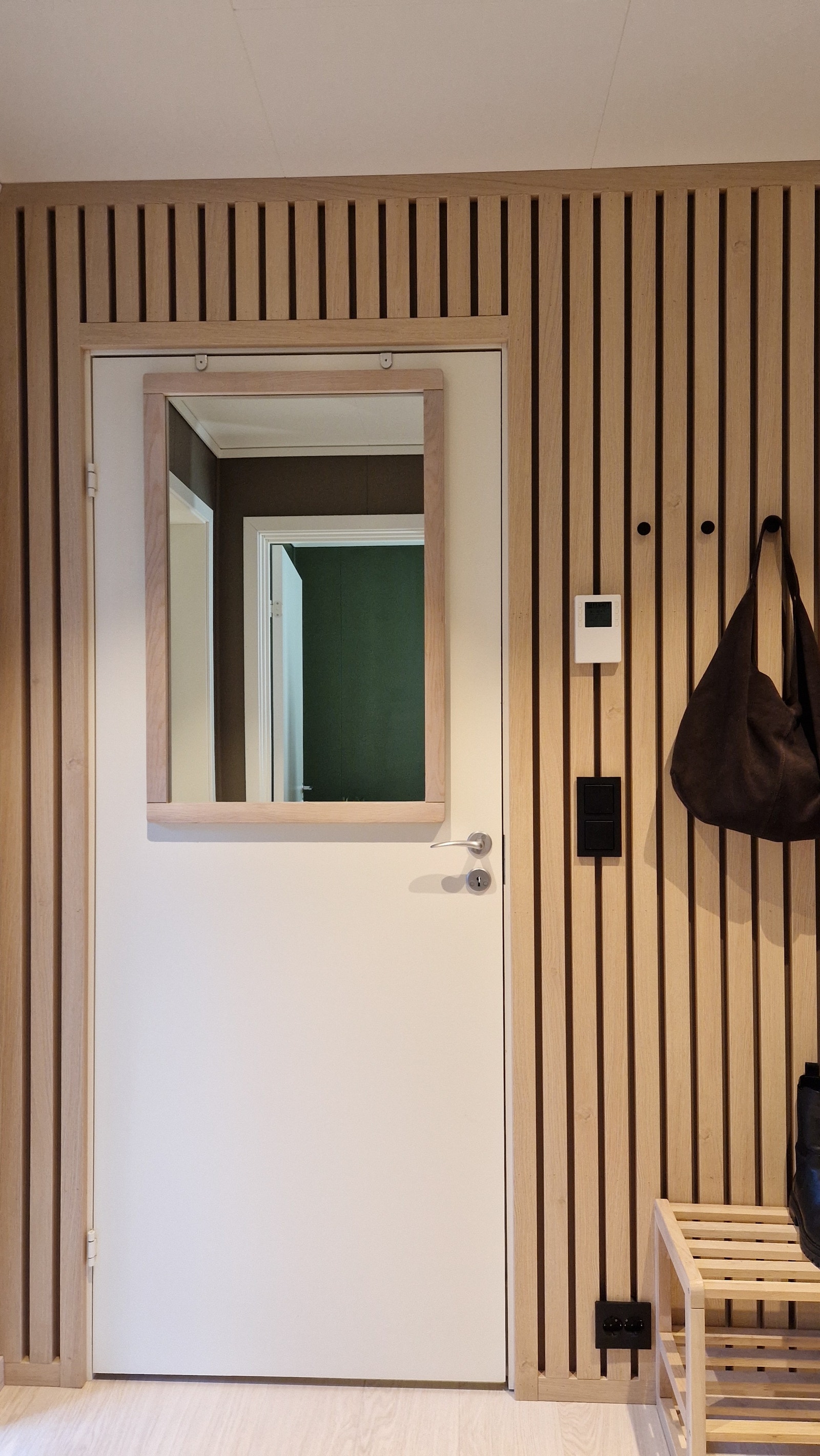 Hovedetasje - gang med inngang til bod/teknisk rom Galleribilde