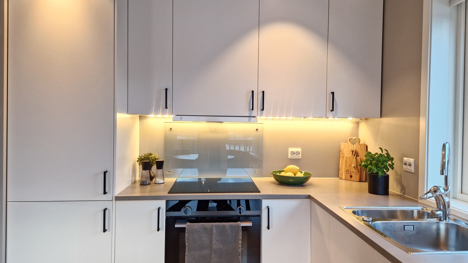 Hovedetasje - åpen stue/kjøkken Galleribilde