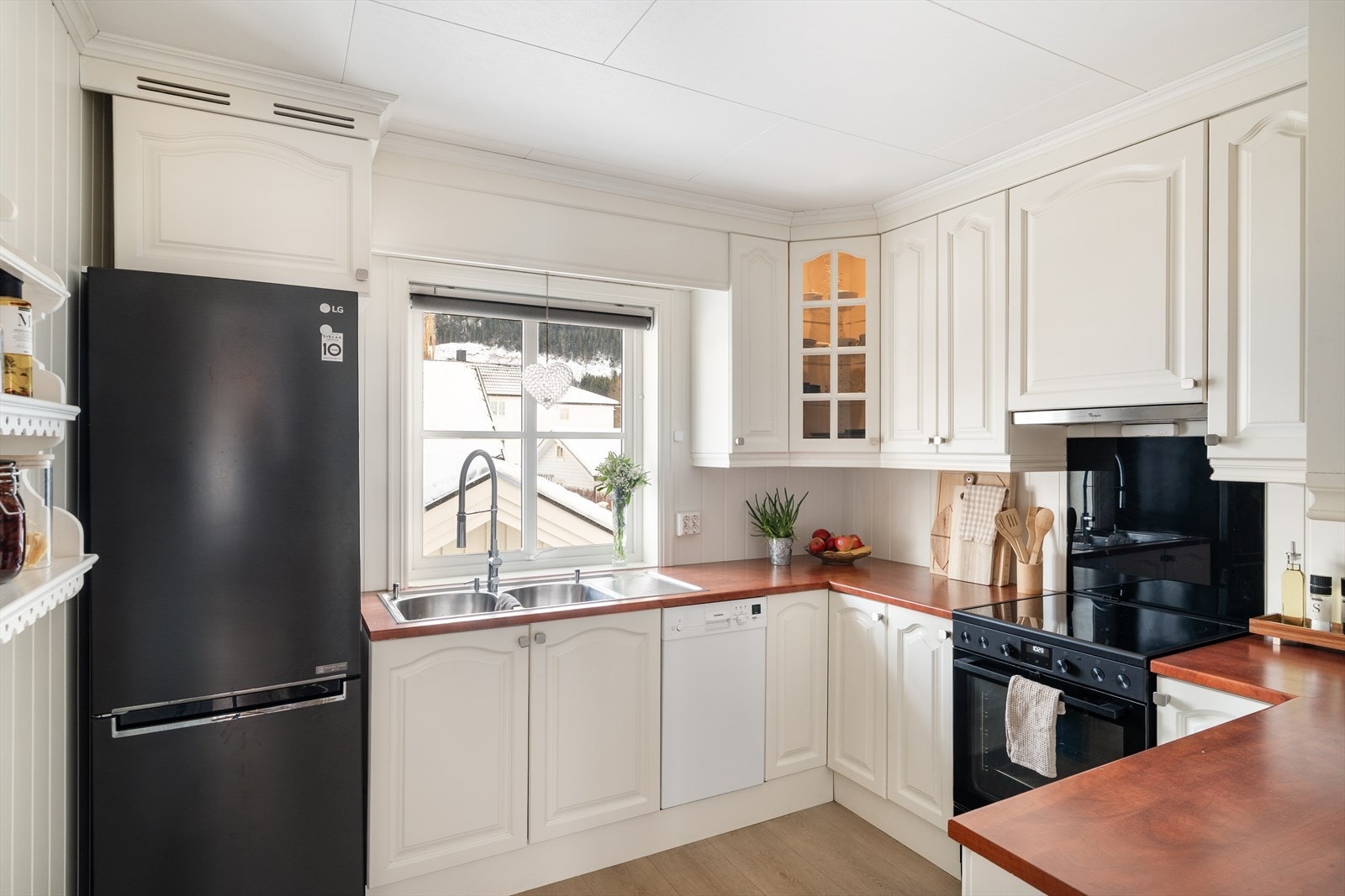 Kjøkkenet har fått TG-1 av takstmann og fremstår i god stand Galleribilde