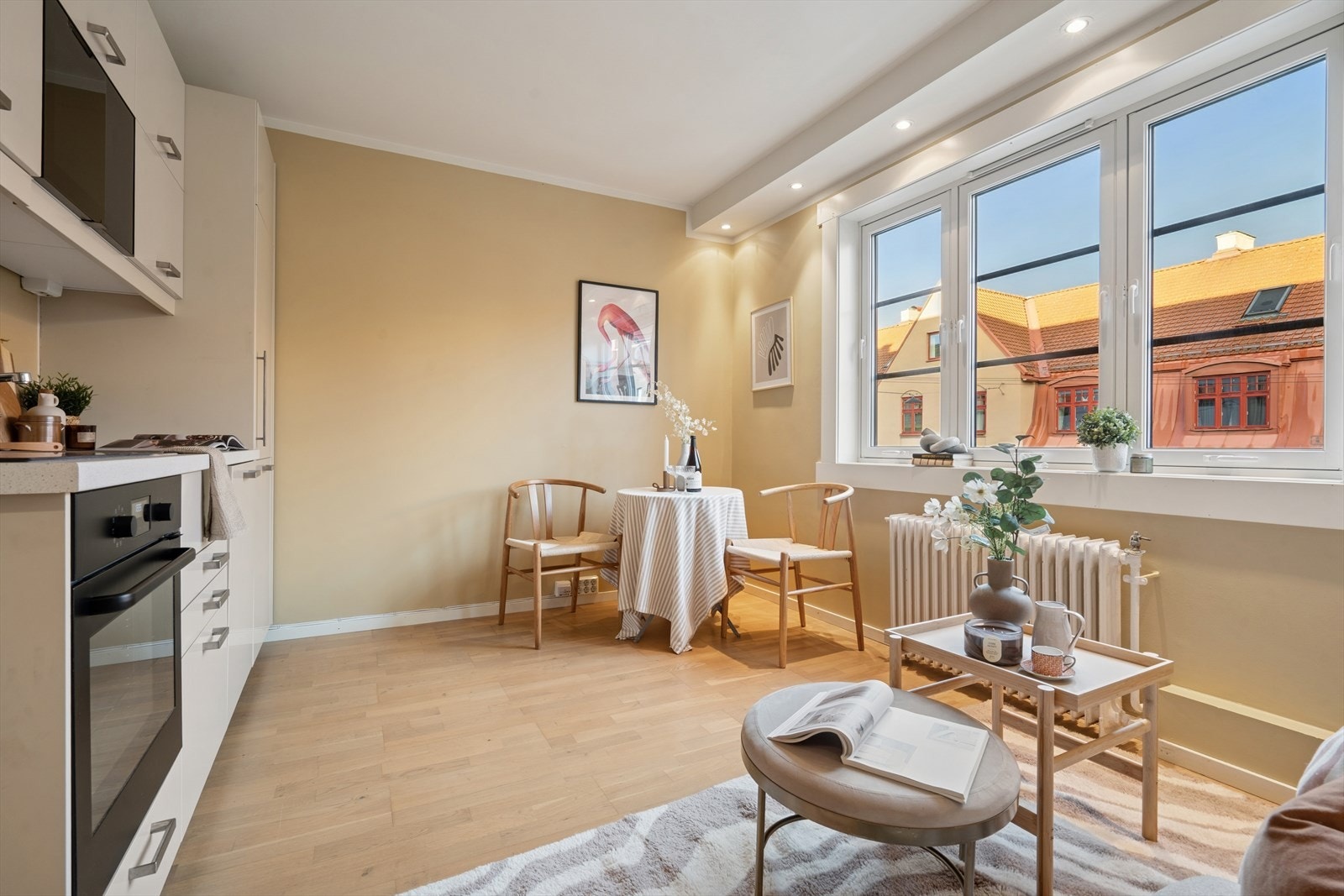 Meget god og optimalisert planløsning med plass til sofagruppe og evt. spisebord. Galleribilde