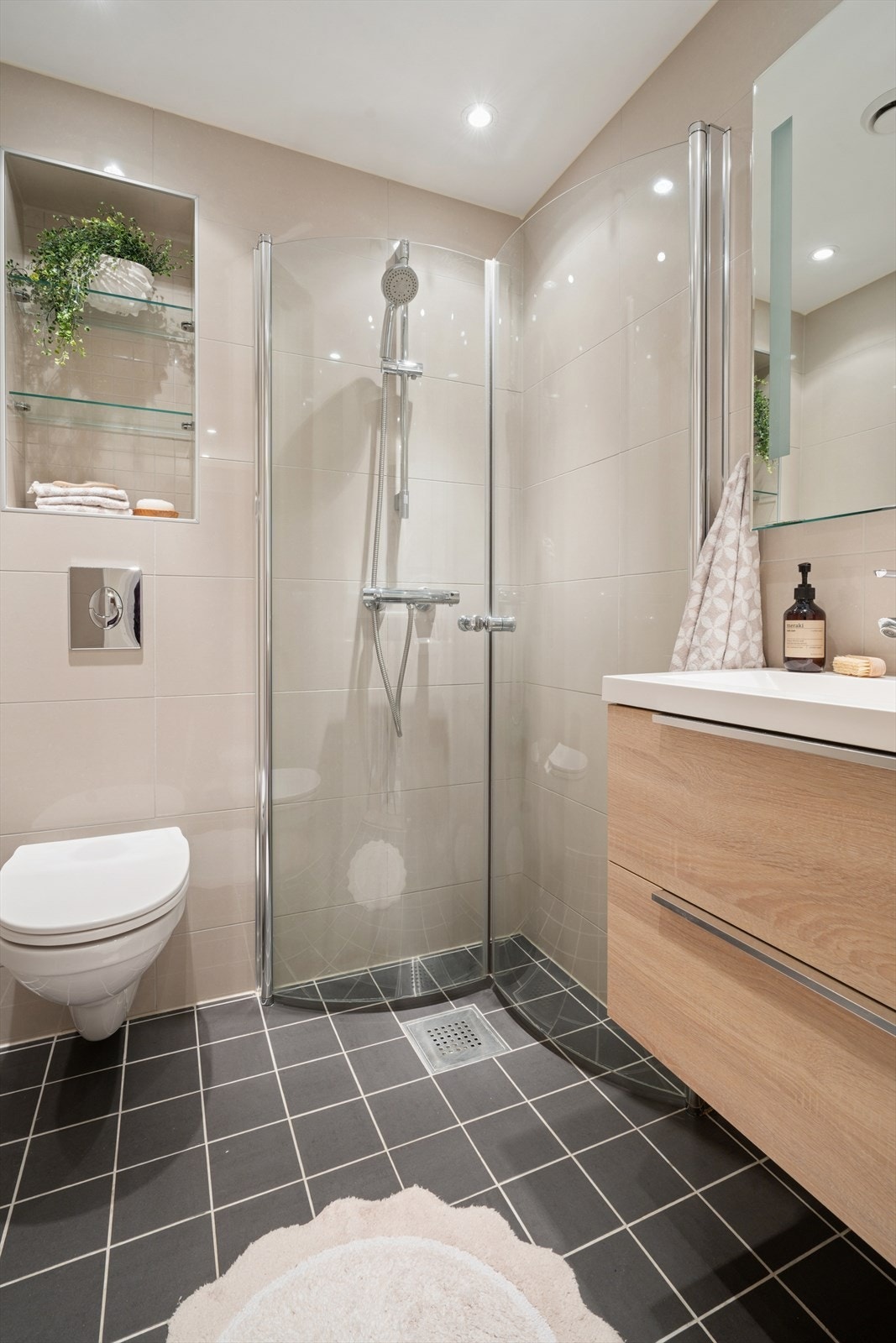 Delikat og moderne bad som ble pusset opp i 2014. Galleribilde