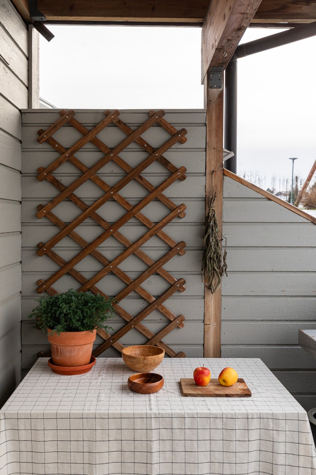 Terrassen ligger sørvestvendt og har gode solforhold Galleribilde