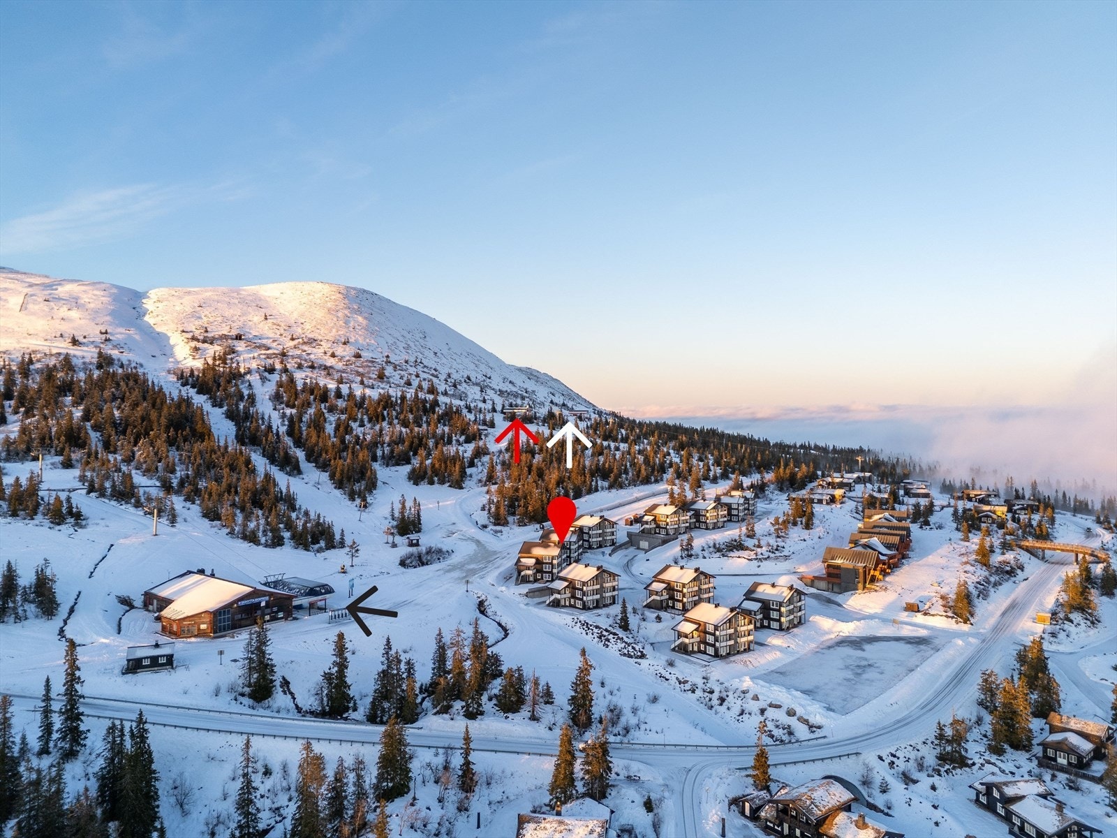 Den sorte pilen viser Skihytta Express, den røde viser Liekspressen og den hvite viser Fjellekspressen Galleribilde