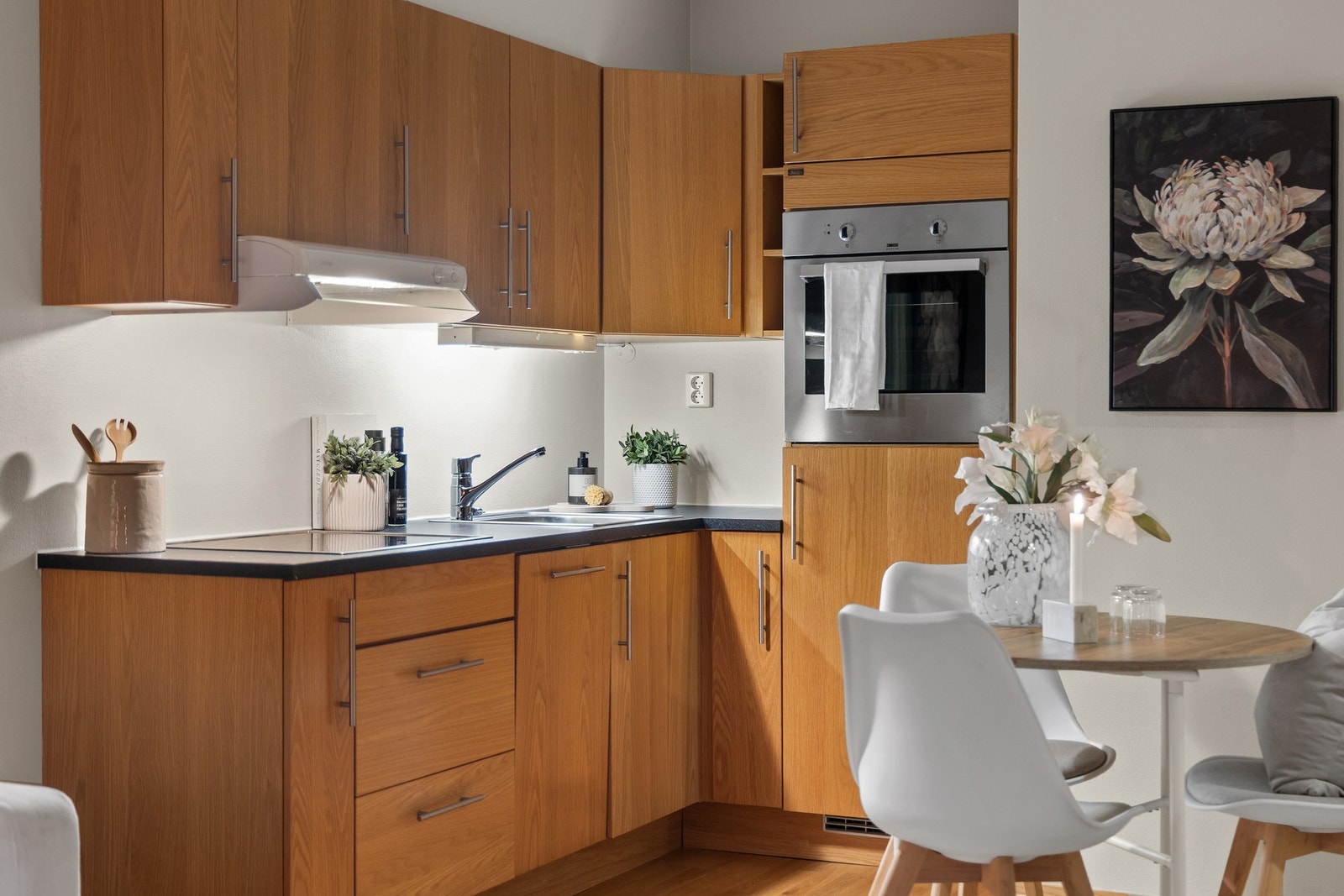 Løsningen gjør det enkelt å kombinere matlaging og servering i en åpen og sosial sone. Galleribilde