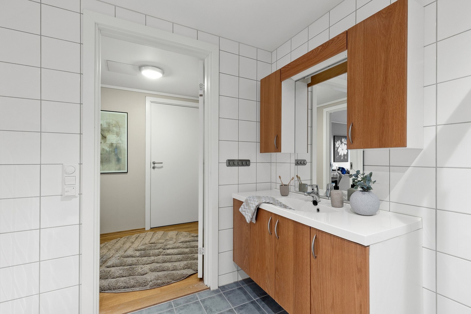 Plasseringen gir enkel adkomst til øvrige rom i leiligheten. Galleribilde