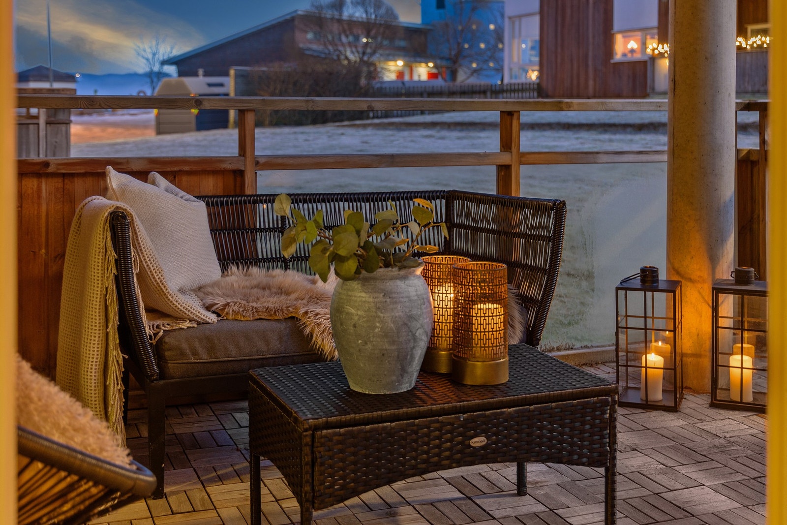 God plass til hyggelig sittegruppe på terrassen. Galleribilde