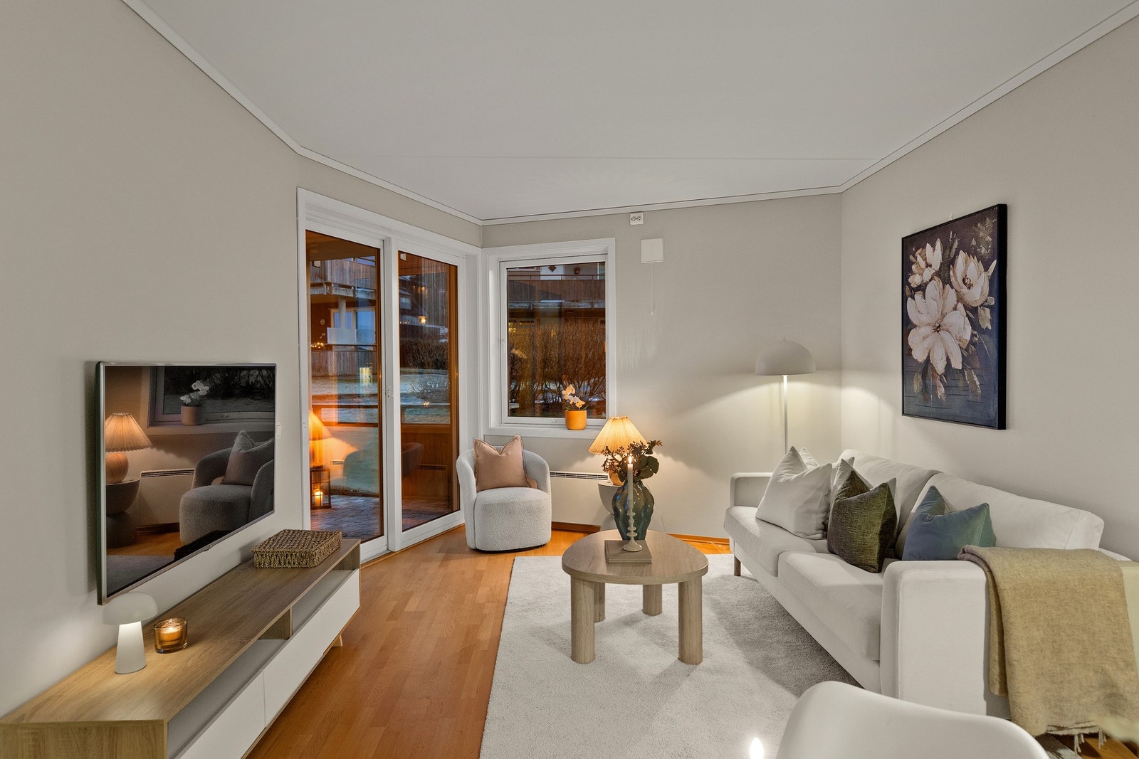 Fra stuen har du direkte utgang til en flott terrasse. Galleribilde