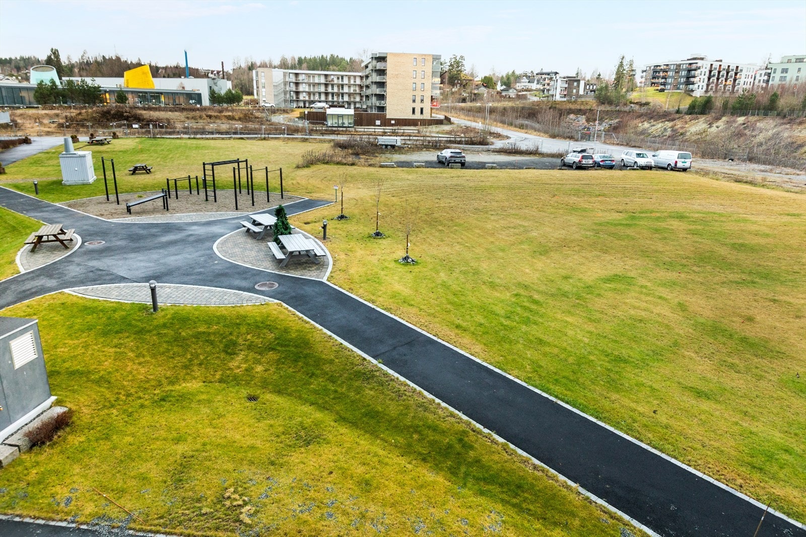 Fra Eidsvoll Verk stasjon, kun få minutter unna, er det gode togforbindelser til Oslo og Gardermoen. Galleribilde