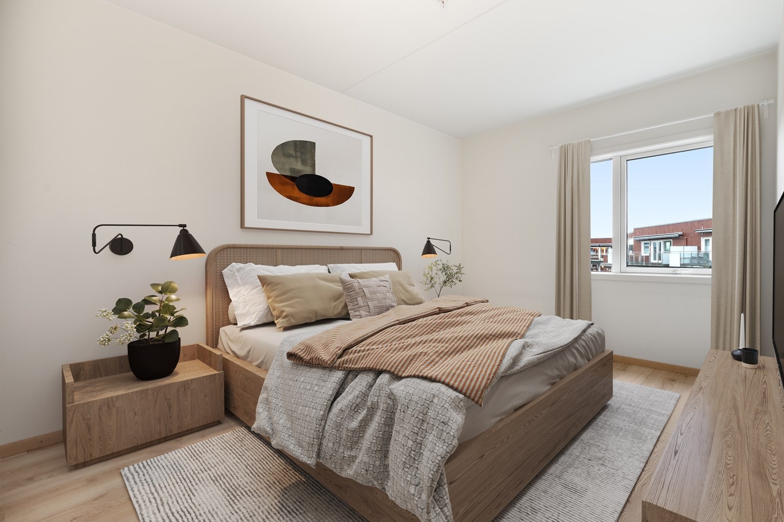 Leiligheten inneholder to soverom av god størrelse, her vist hovedsoverommet. Galleribilde