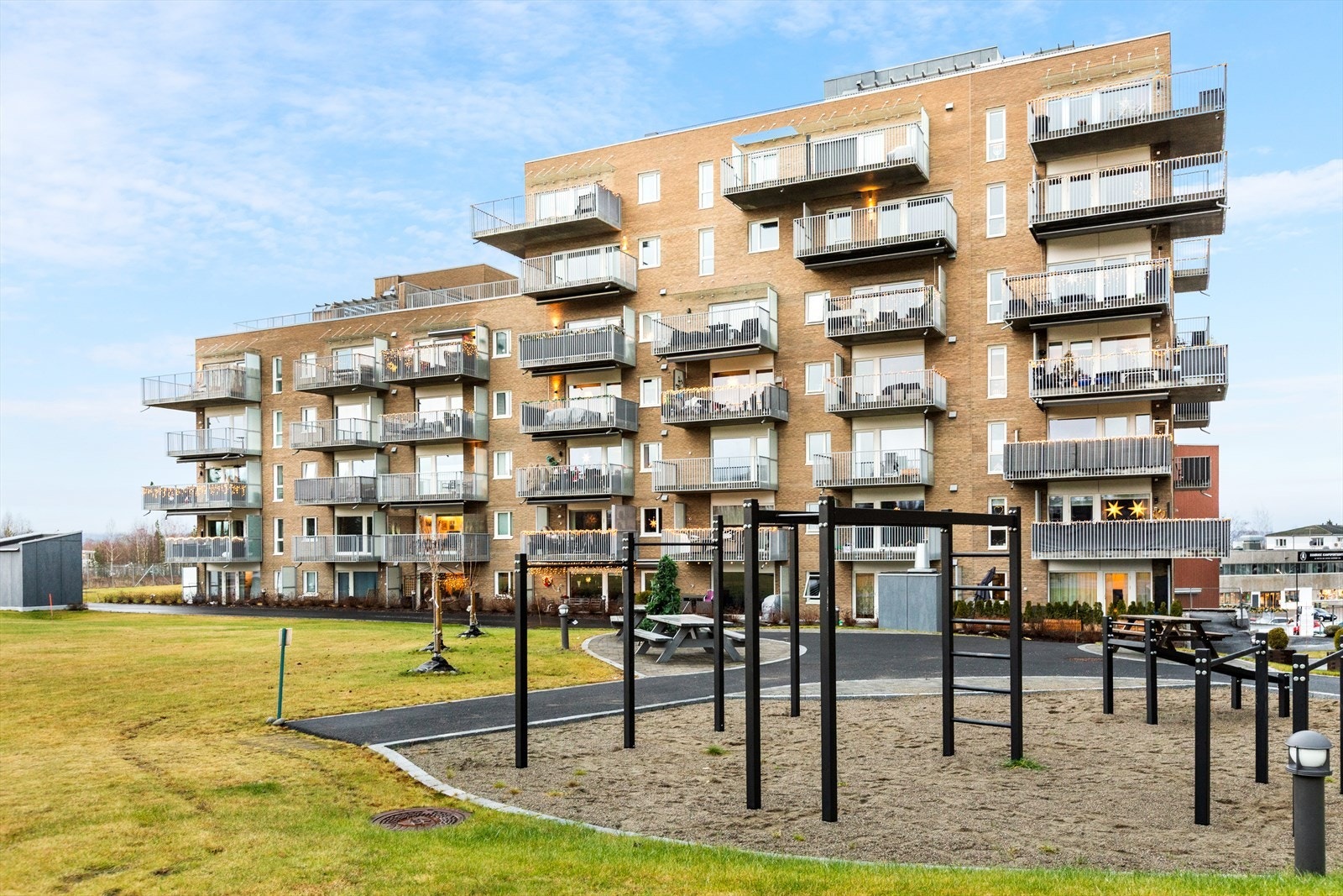 Sameiet tilbyr felles takterrasse og treningsrom til fri benyttelse for beboerne. Galleribilde