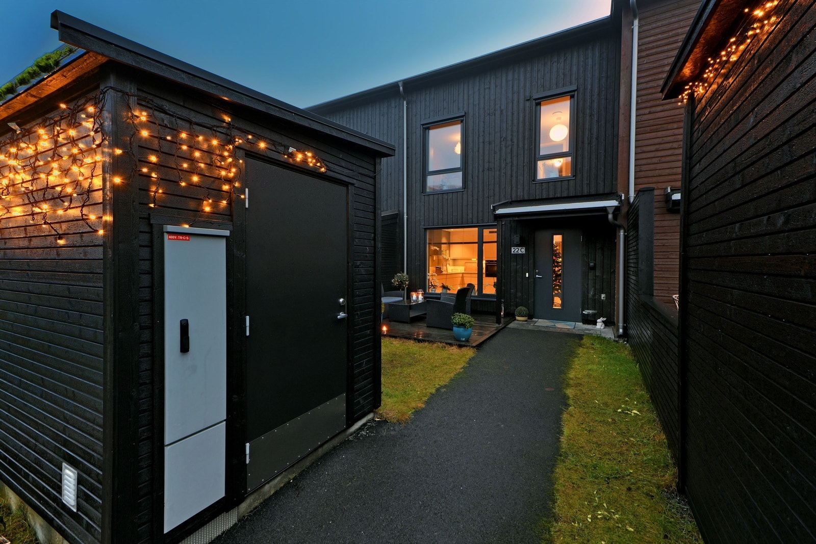 Inngangsparti - utebod på 5 kvm med god plass til lagring Galleribilde