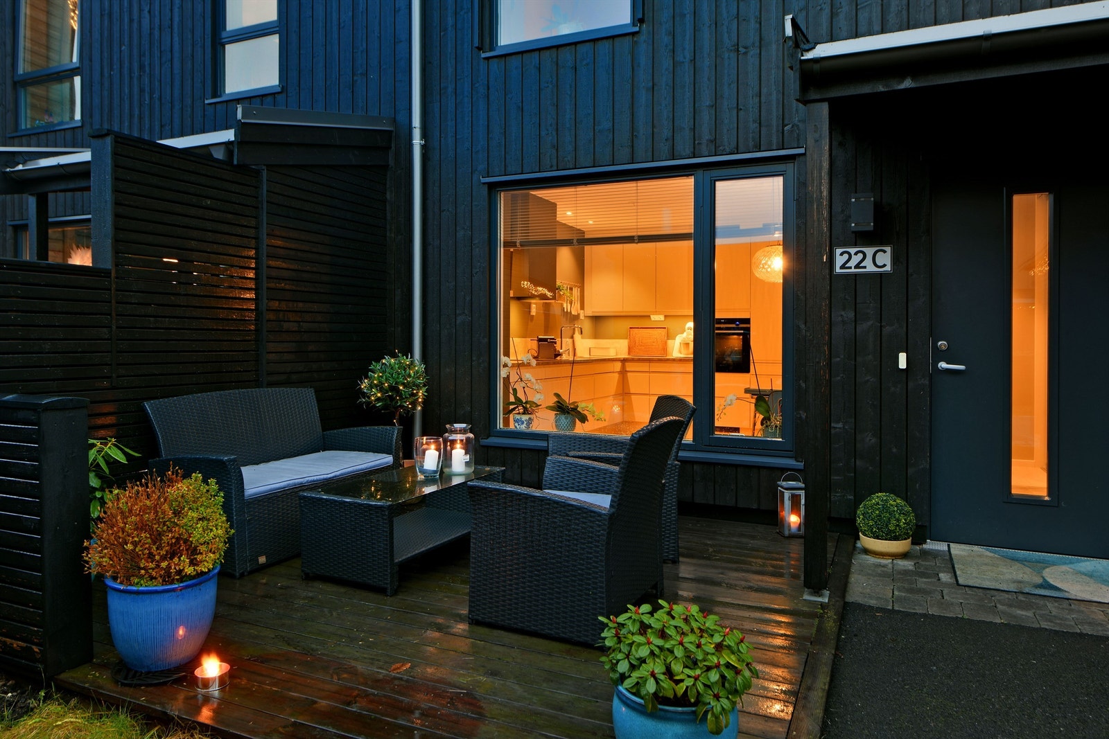 Uteplass ved inngangsparti Galleribilde