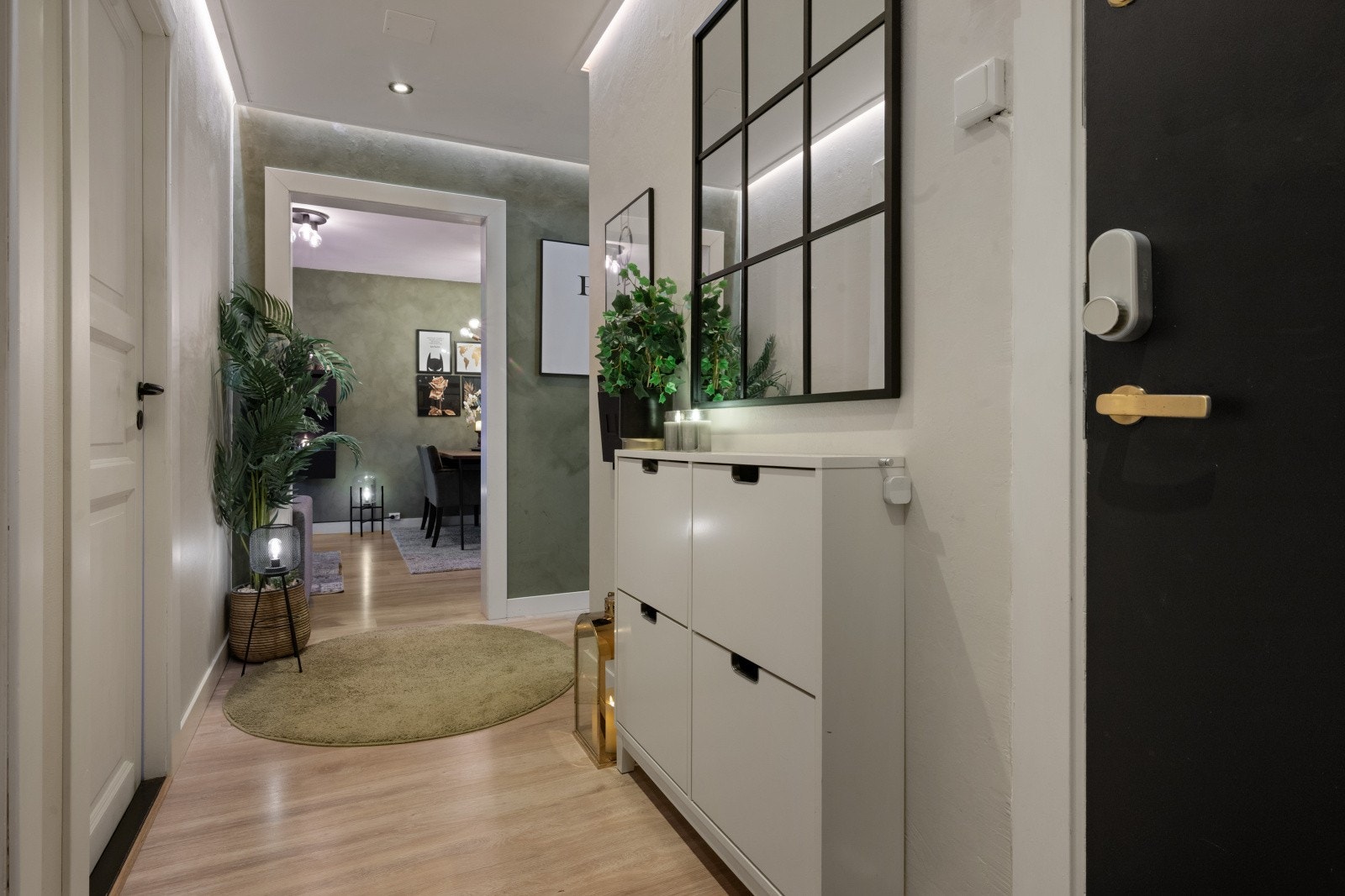 Entréen gir et godt førsteinntrykk av boligen og et hint om hva man kan forvente videre. Galleribilde