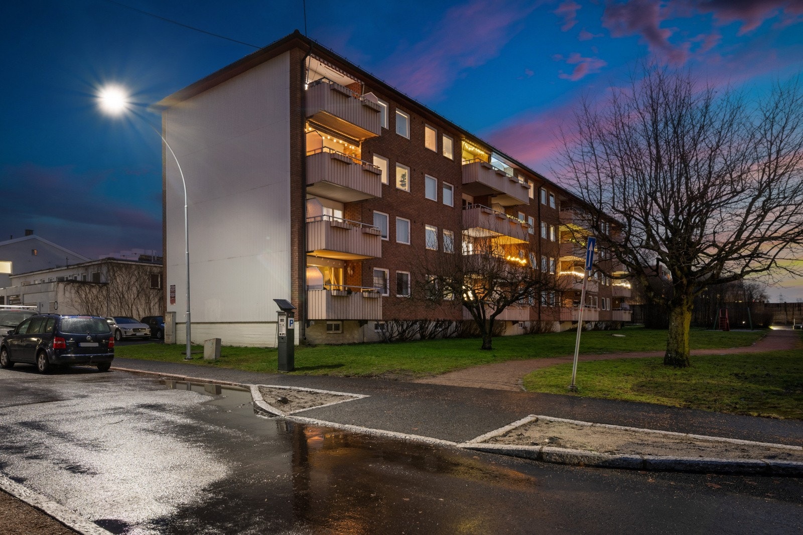 Et herlig bosted for barn og voksne i alle aldre, hvor beliggenheten legger til rette for enkel hverdagslogistikk. Galleribilde