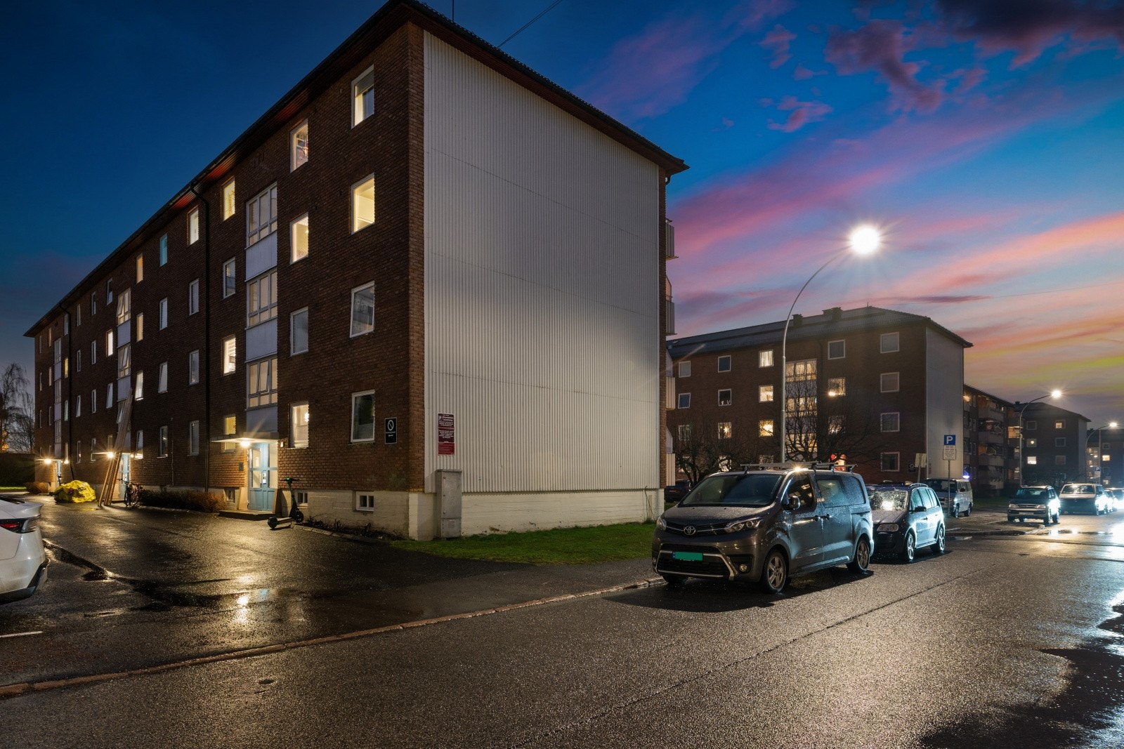 Leiligheten disponerer en kjellerbod på ca. 3,6 m² og en loftsbod med et gulvareal på ca. 11,2 m² (ikke måleverdig areal) Galleribilde