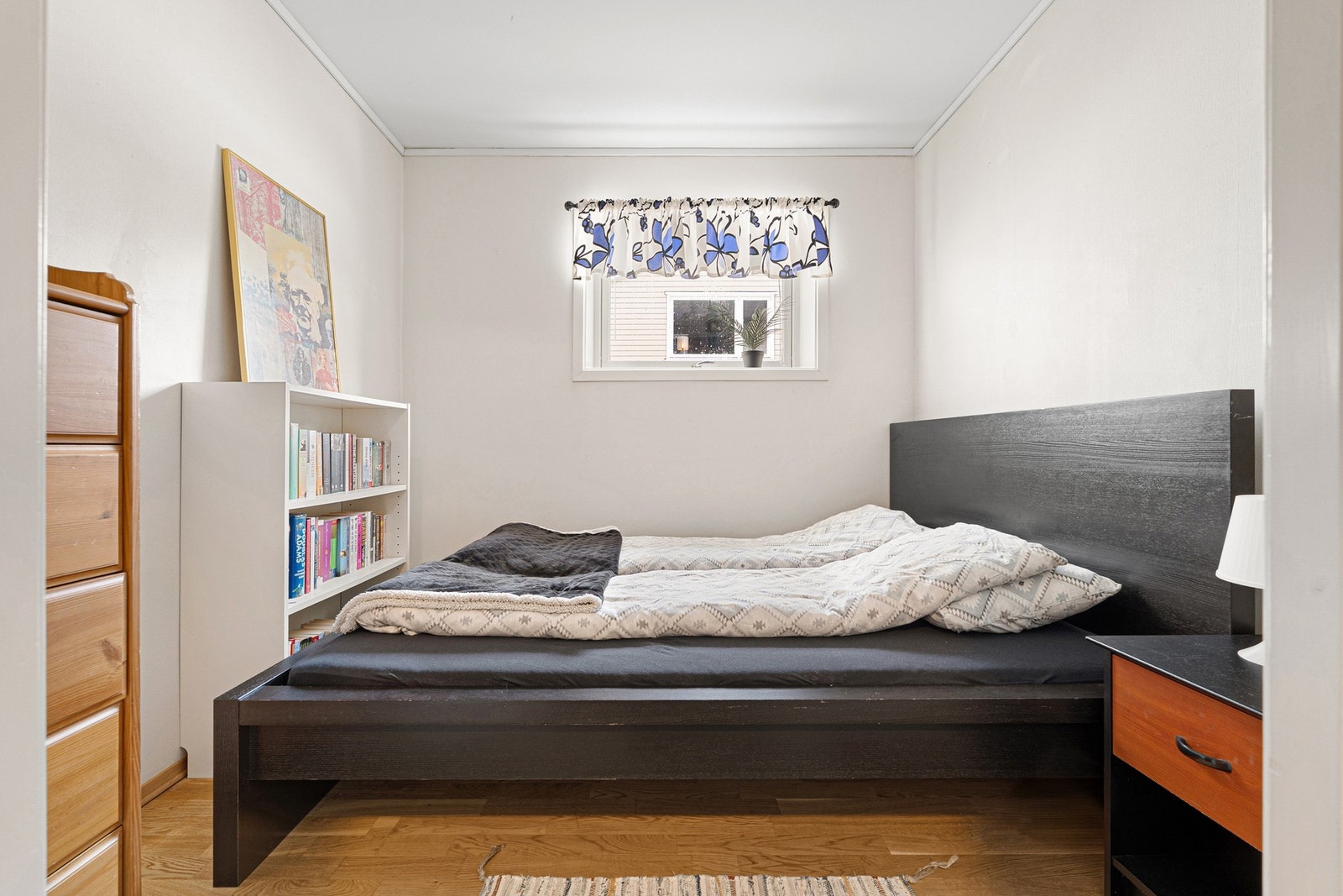 Disponibelt rom i kjeller. Det er rikelig med lagringsplass i stor bod i kjeller på 11,7m². Galleribilde