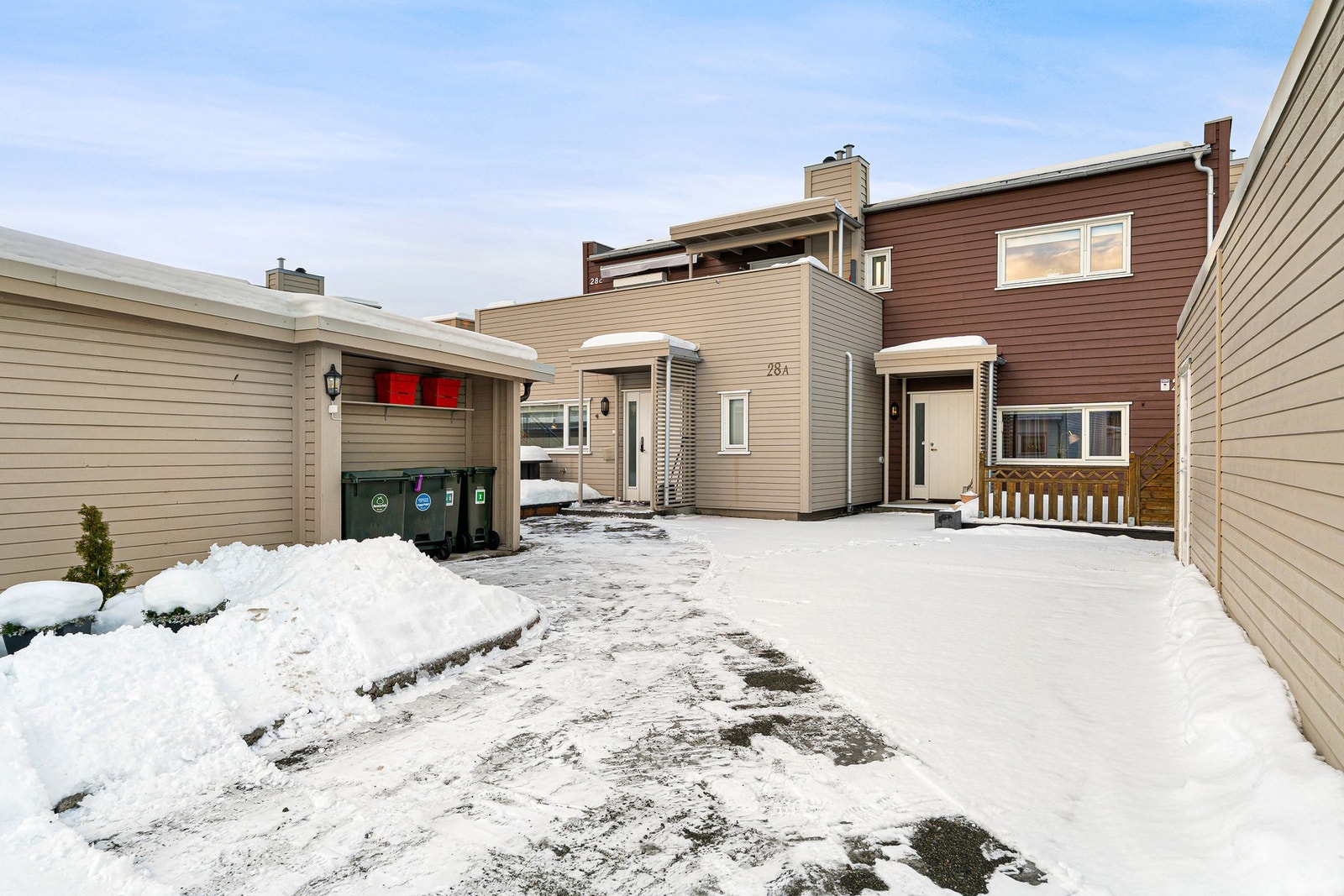 Det er rikelig med lagringsplass i eksterne boder på totalt 12m². Galleribilde