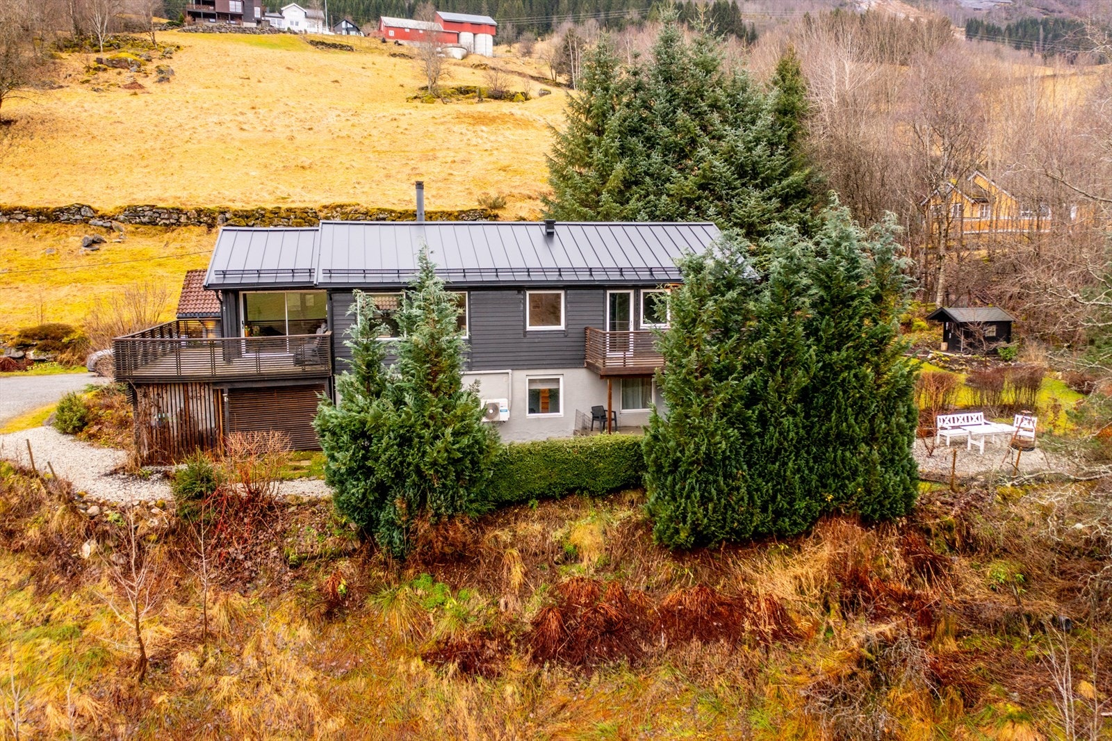 Fasaden ble sist beiset i 2018/19. Terrassegulv ble beiset i 2024. Galleribilde