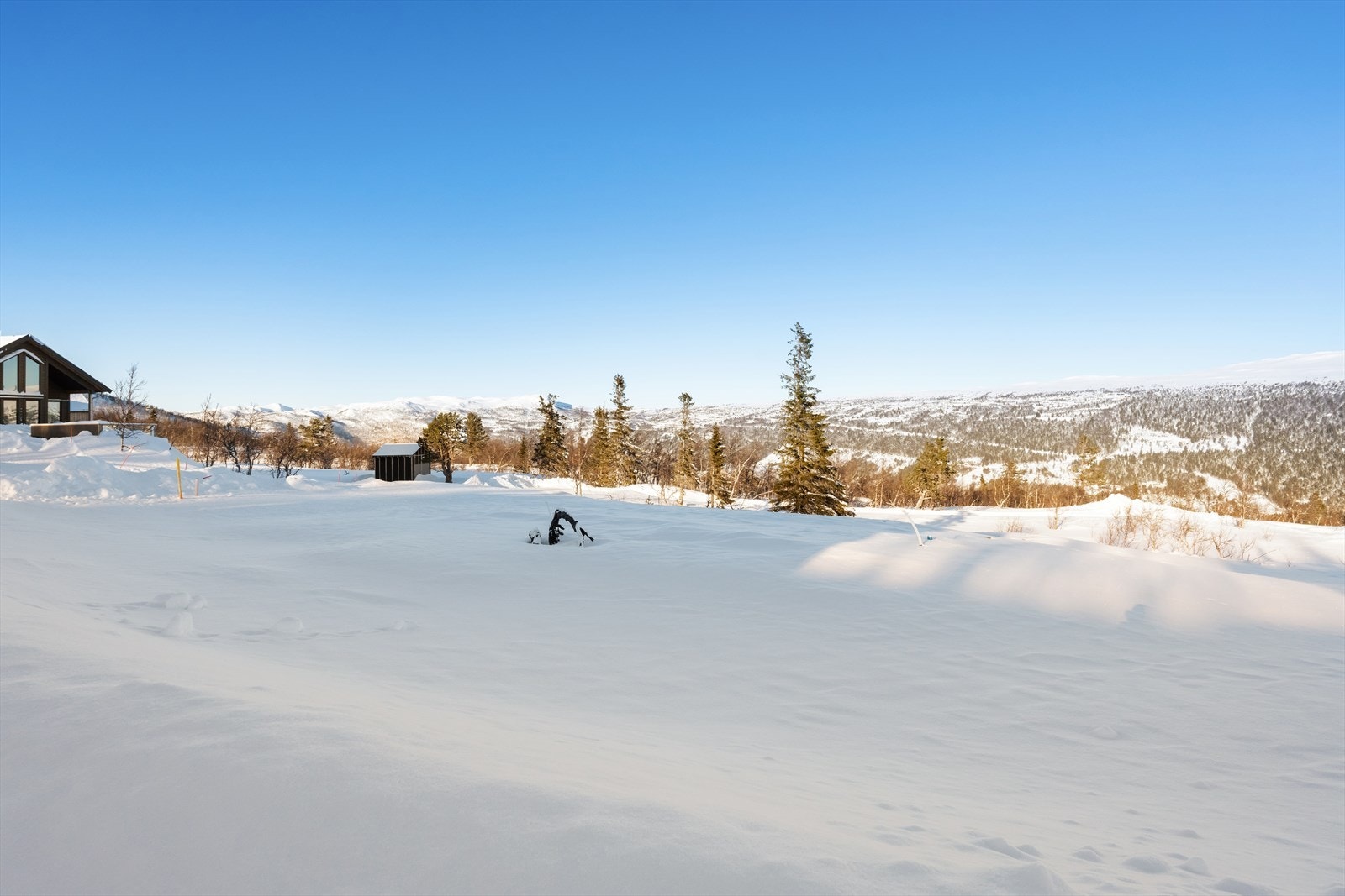 Tomta ligger på Toppen av Uvdal skisenter. Galleribilde