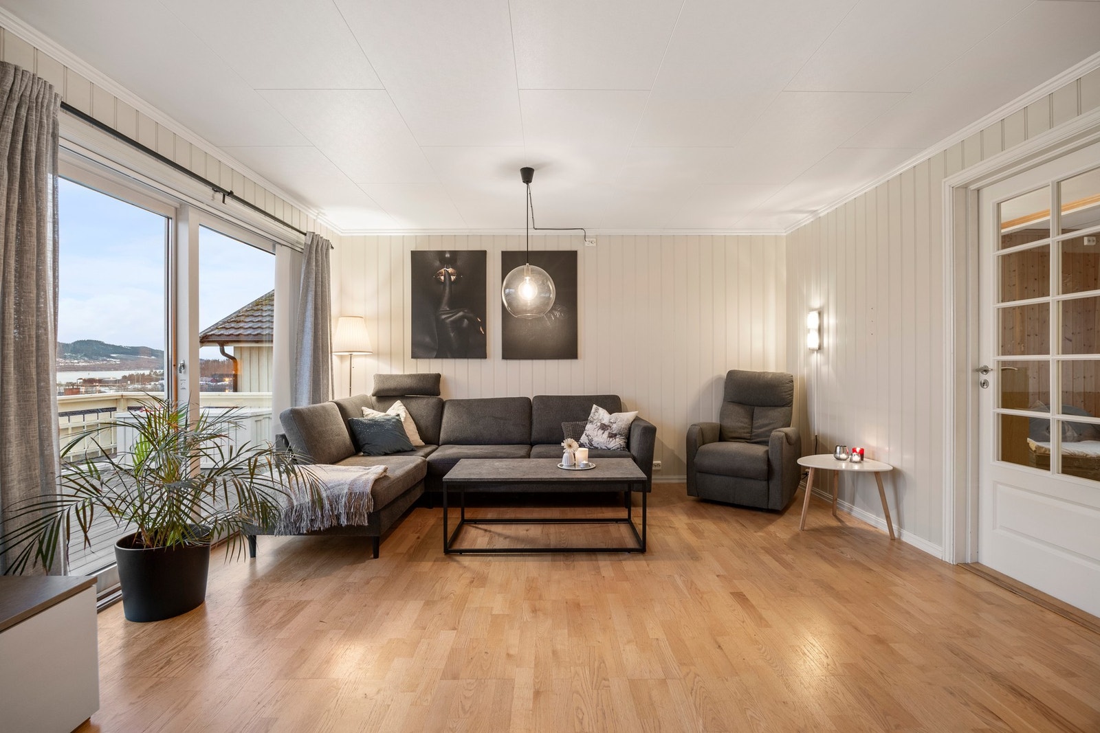 Lys og trivelig stue! Galleribilde