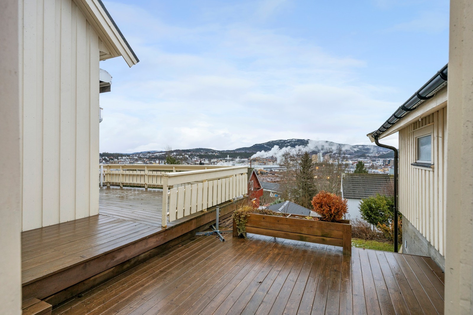 Platting etablert mellom huset og garasjen Galleribilde