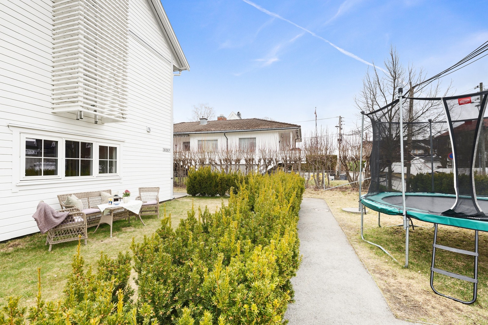 Hyggelig for barna med felles trampoline i sameiet. Galleribilde