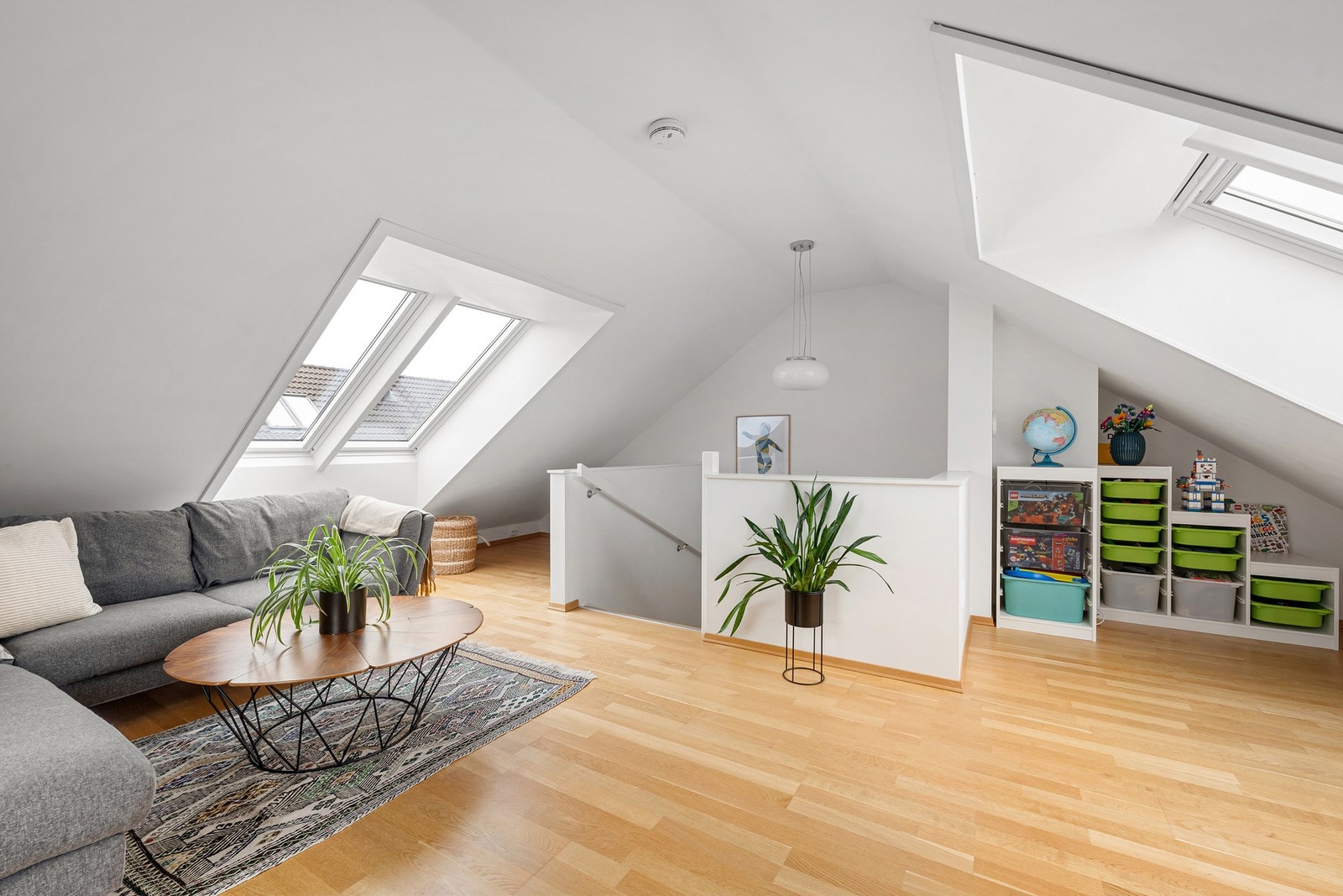 Loftsstue som i dag benyttes som leke- og spillrom, og gir ekstra plass til familiens behov. Galleribilde