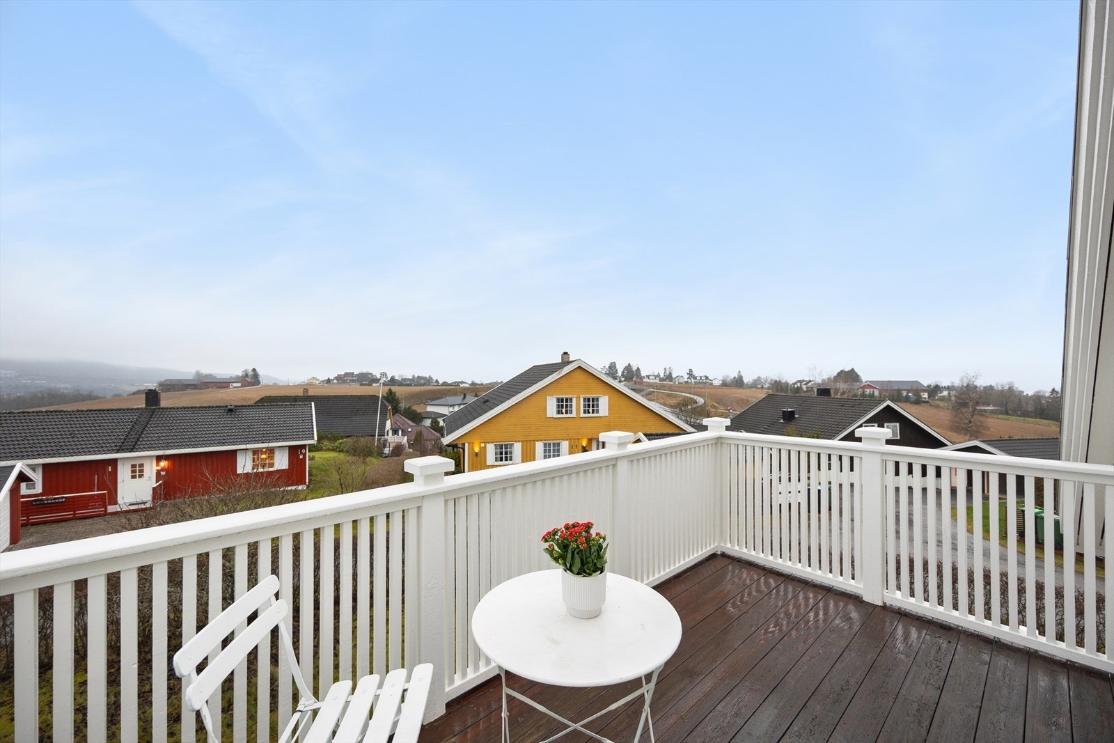 Fra balkongen kan man nyte flott og langstrakt utsikt mot Fetsund sentrum og Øyeren/Glomma. Galleribilde