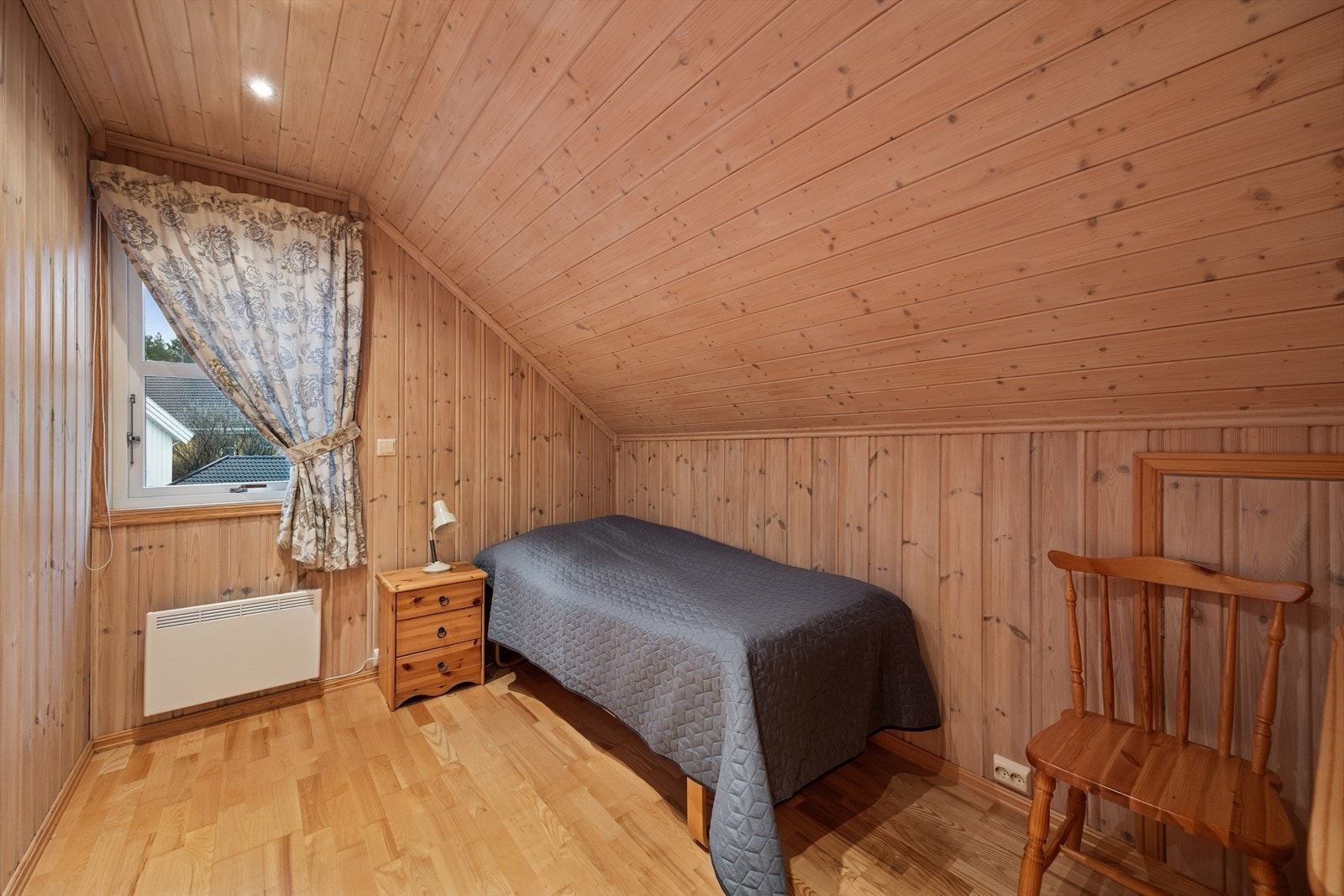 Boligen har totalt 3 gode soverom i 2. etasje. Galleribilde