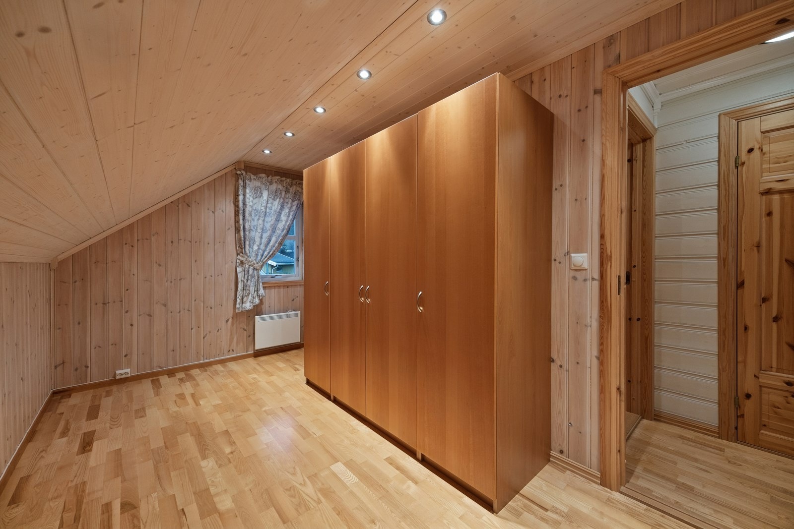 Rommene passer utmerket som barnerom, gjesterom eller kontor. Galleribilde