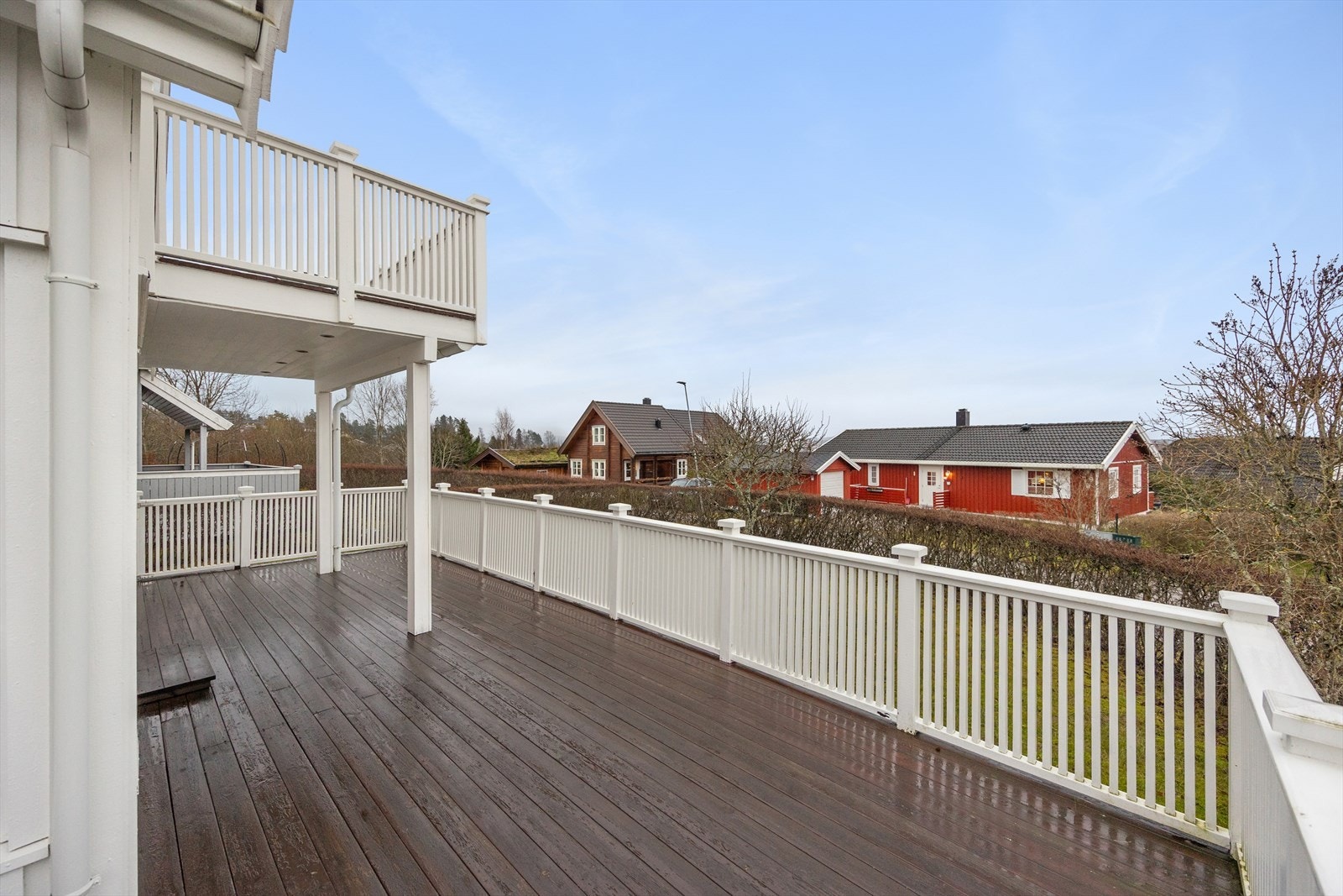 Her er det god plass til diverse utemøblement. Galleribilde