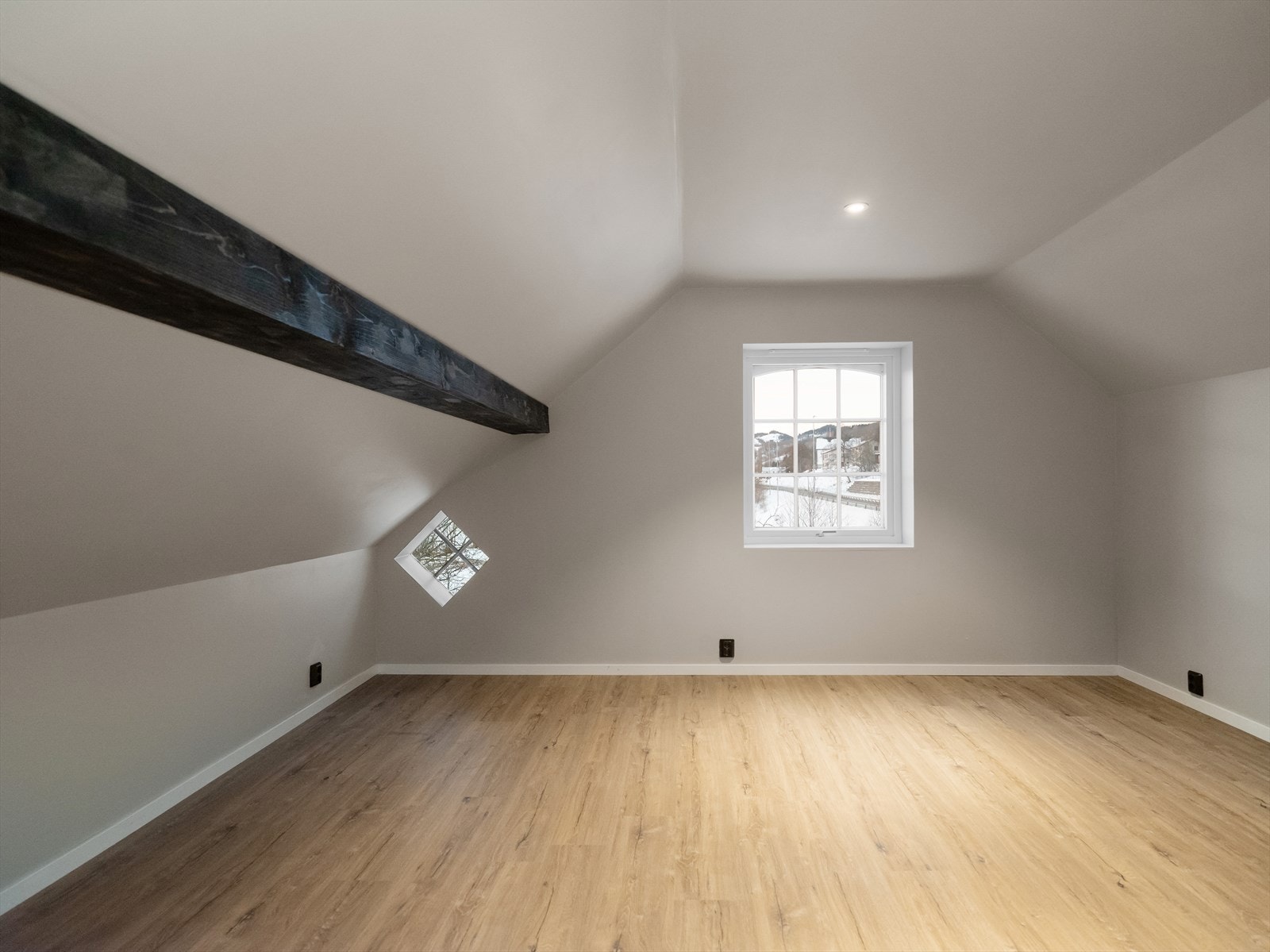 Loftstue er på hele 25kvm Galleribilde