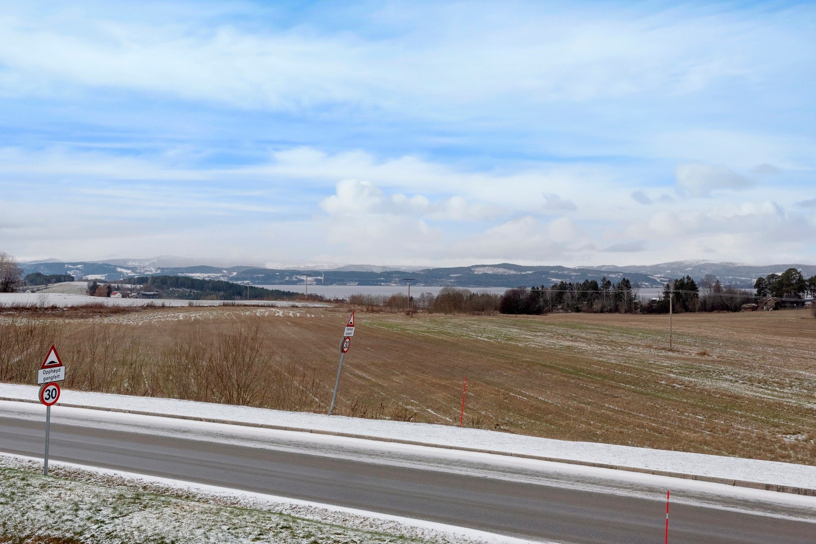 Fra boligen har man flott utsikt utover Ytternesset og fjorden. Galleribilde