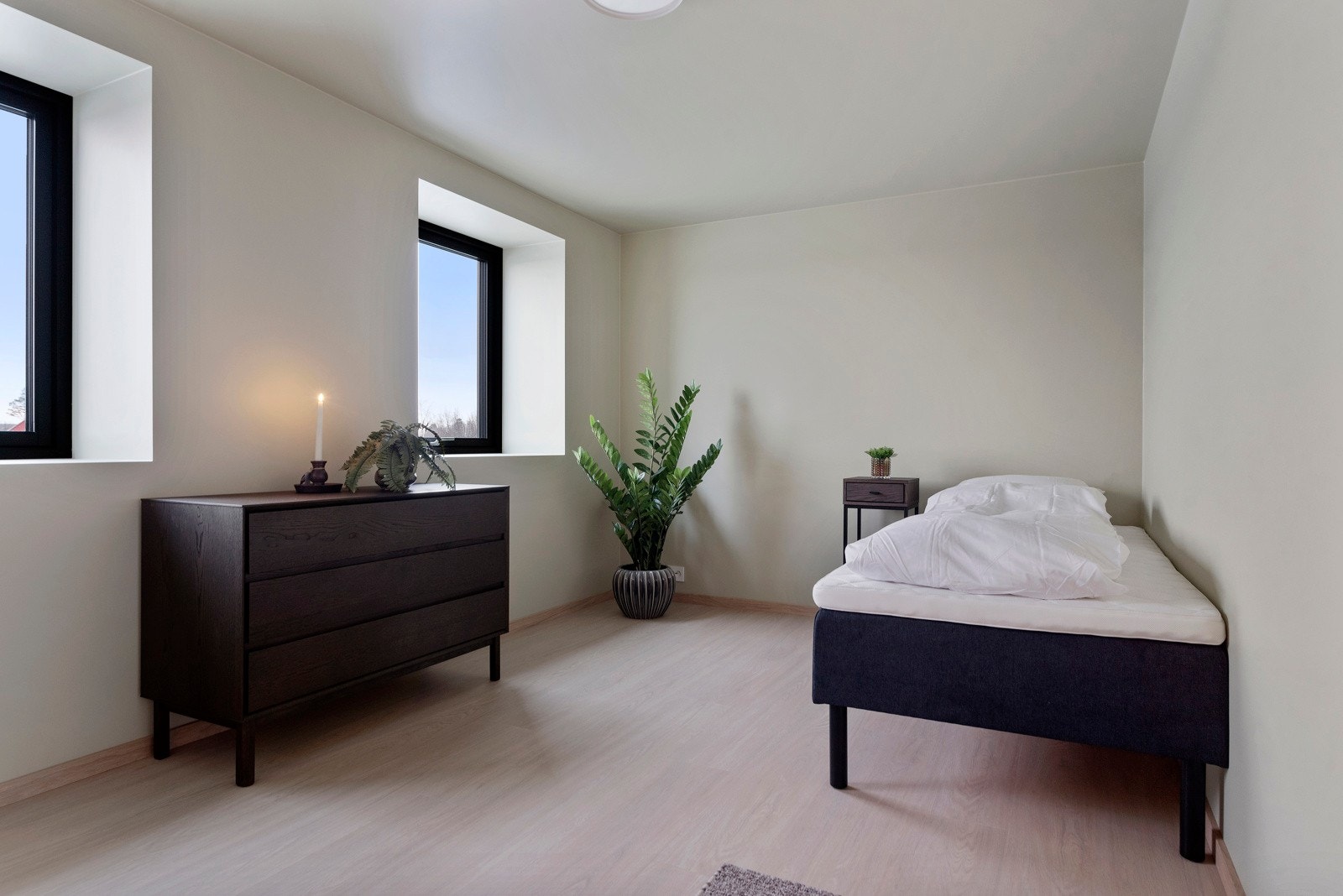 I sokkeletasjen er det også 2 romslige soverom i tillegg til kjellerstue. Galleribilde