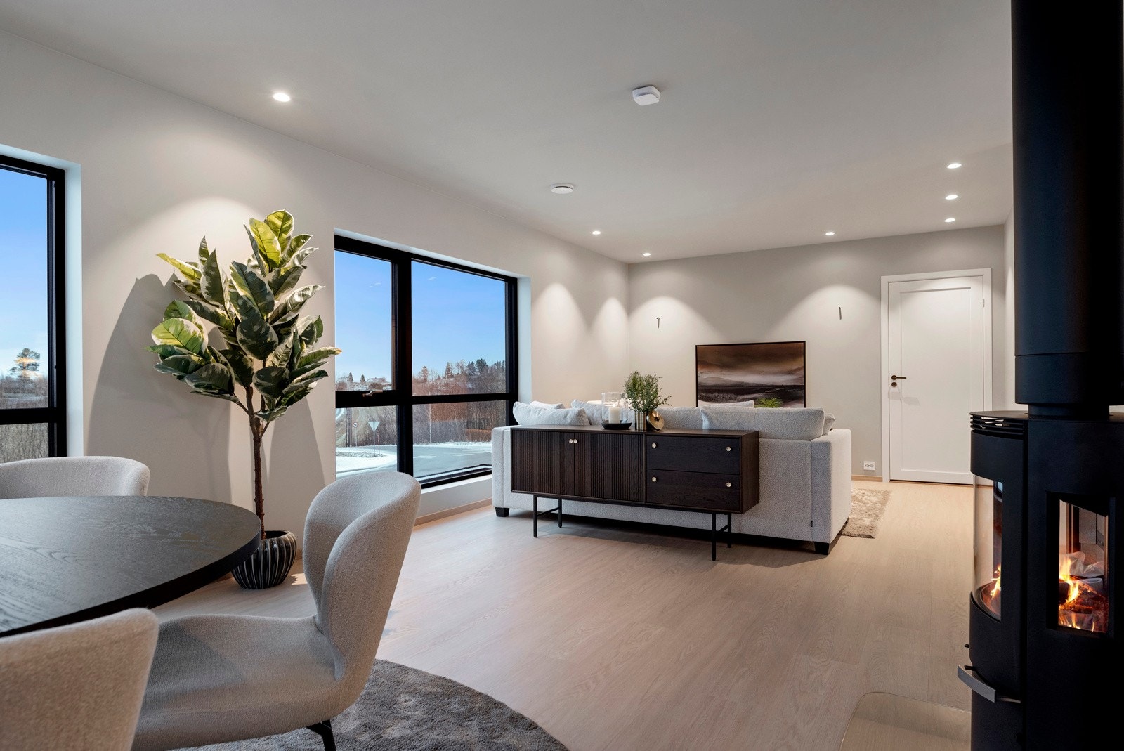 I tillegg til vedfyring har man varmepumpe og elektrisk oppvarming. Galleribilde