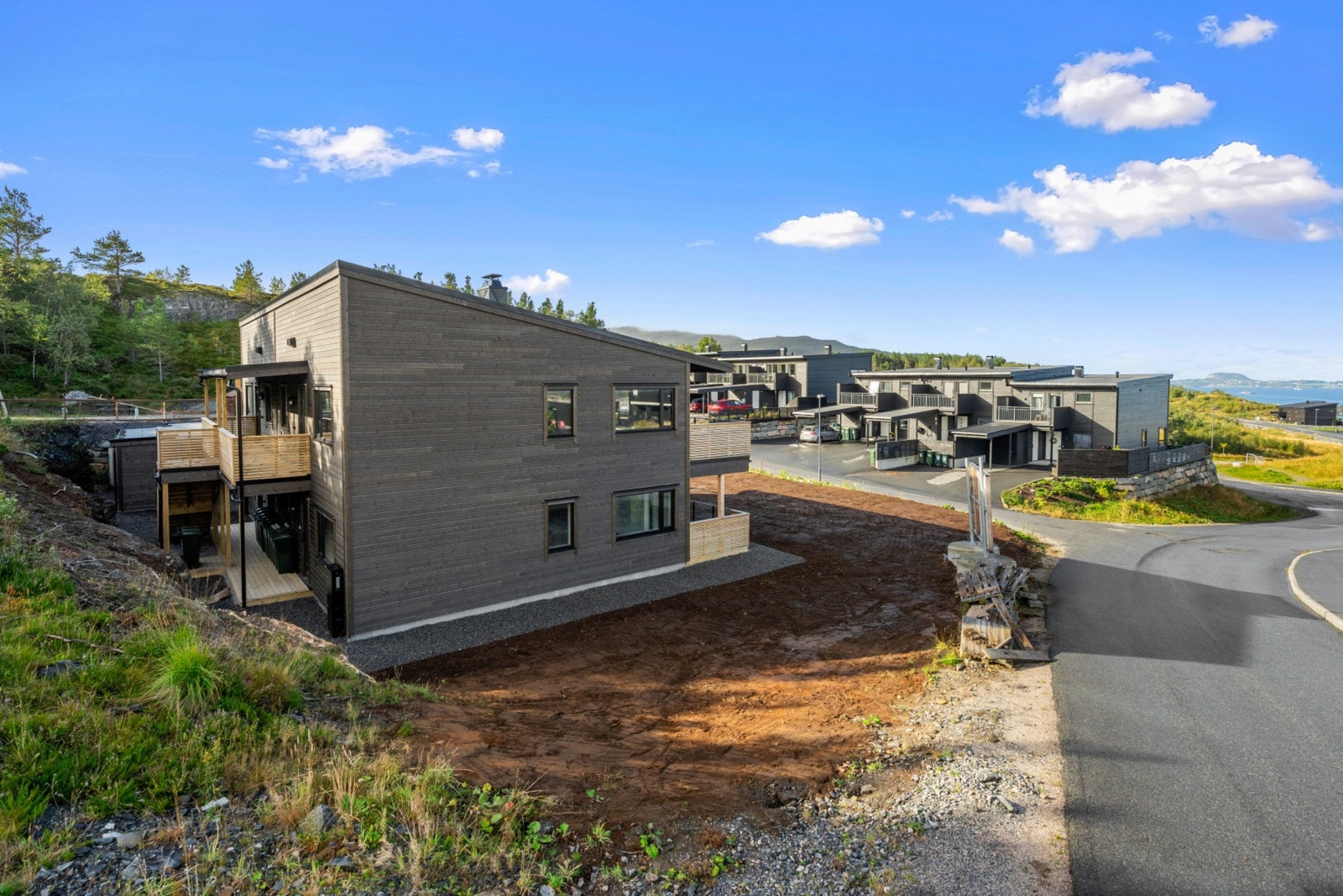 Bilder i Finn annonsen er tatt fra en tilsvarende bolig i bygningen og er ment som en illustrasjon. Mindre avvik fra bilder kan forekomme. Galleribilde