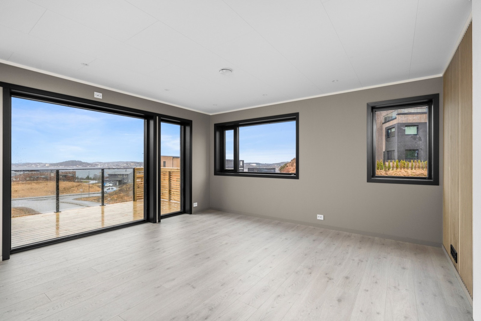 Utgang til veranda fra stue Galleribilde