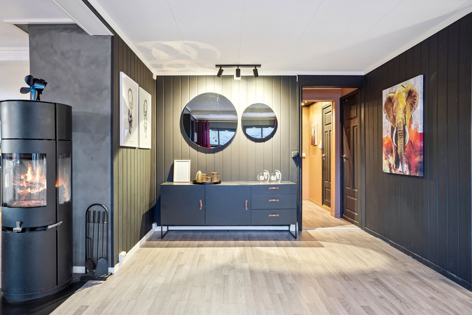 Peis i overgang mellom stue og kjøkken Galleribilde