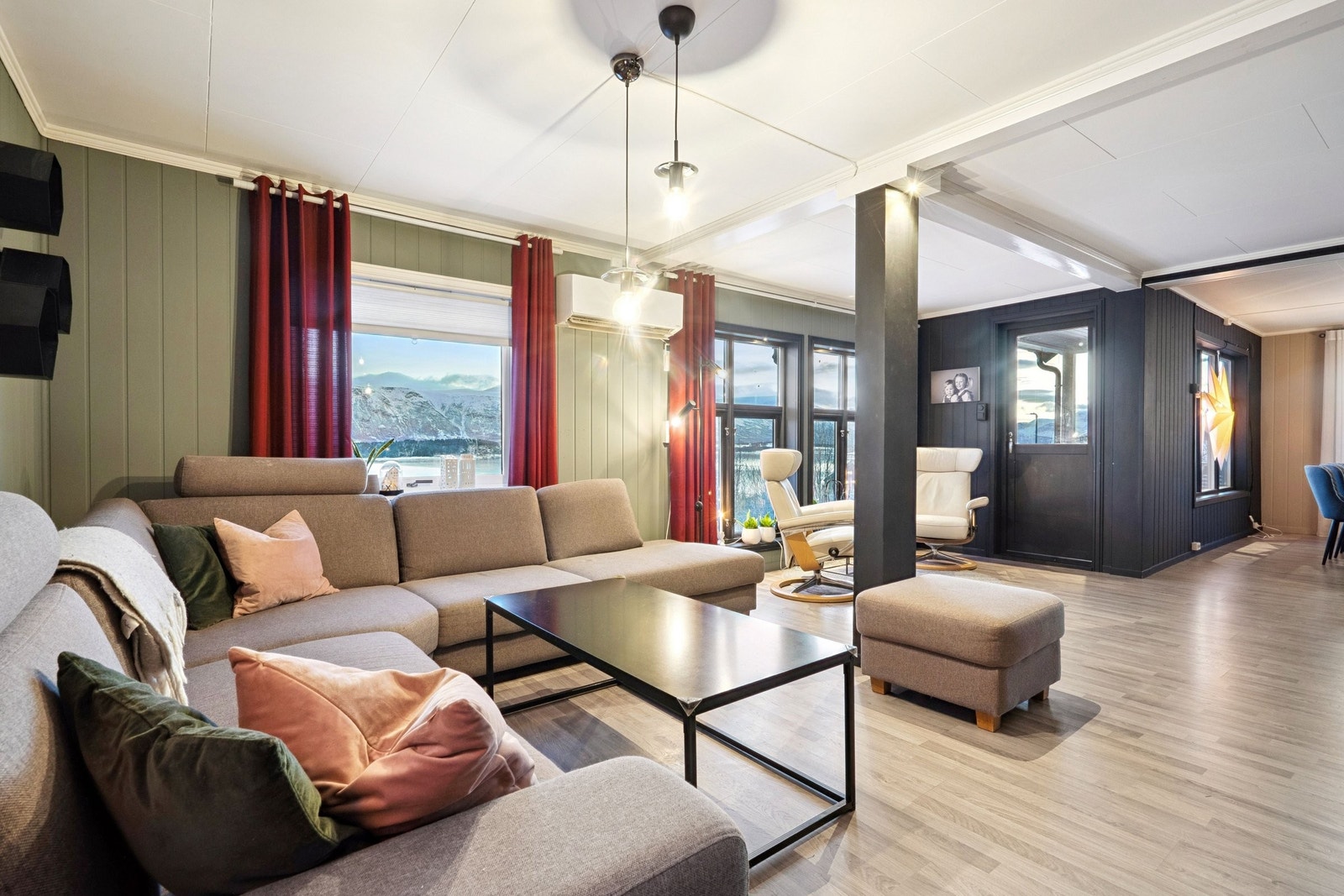 Romslig stue Galleribilde