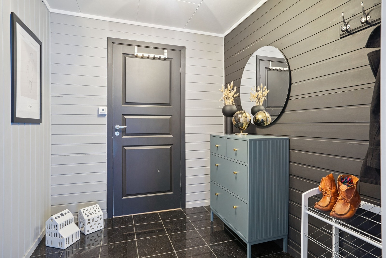 Flislagt yttergang, med varmekabel i gulv Galleribilde