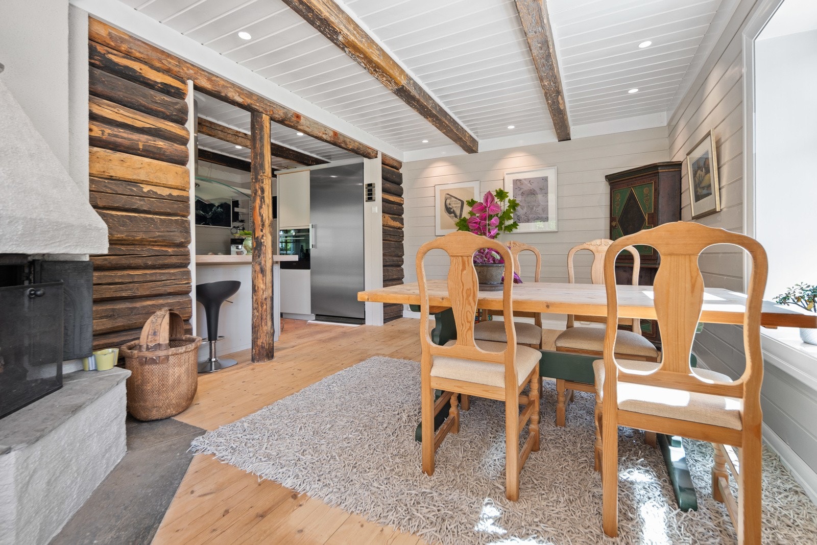 Hyggelig peis som gir god varme og stemning på kalde vinterdager. Galleribilde