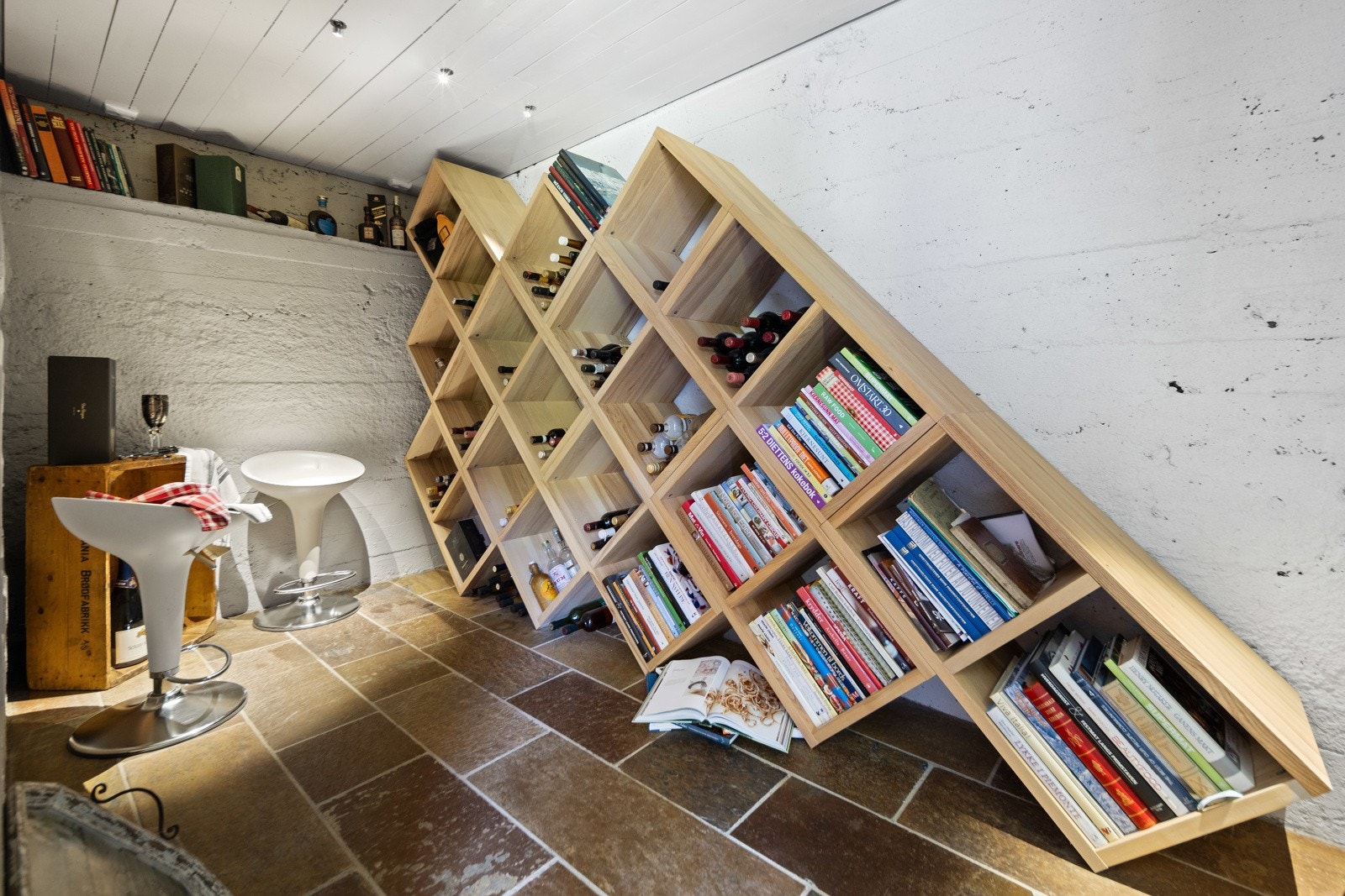 Vinkjeller med god lagringsplass. Galleribilde