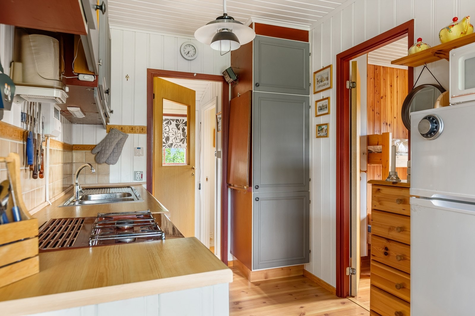 Det praktiske kjøkkenet er i tilknytning til stua. Galleribilde